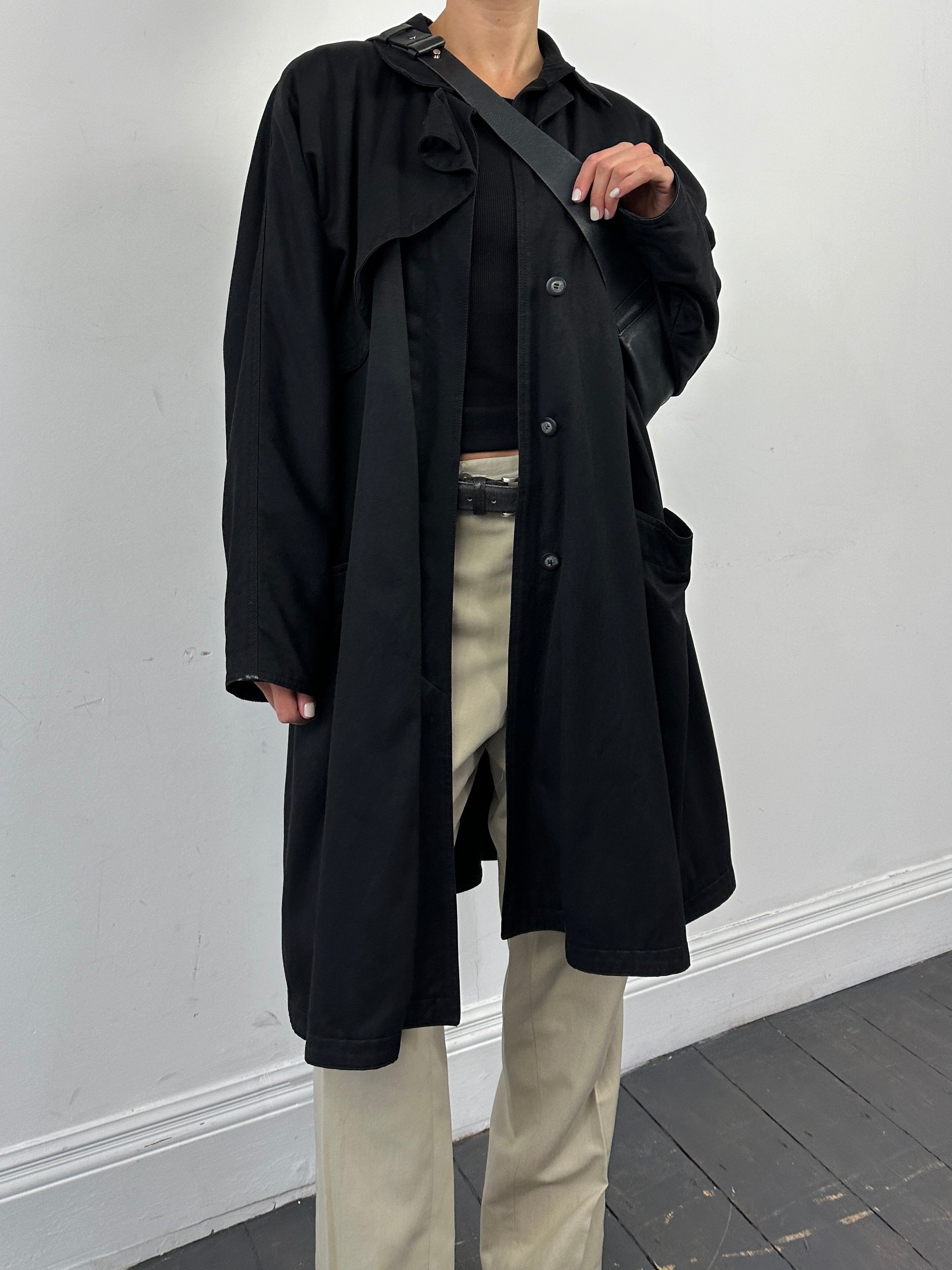 Vintage Italian vintage pure cotton trench coat in XL, showcasing classic design and lightweight fabric.