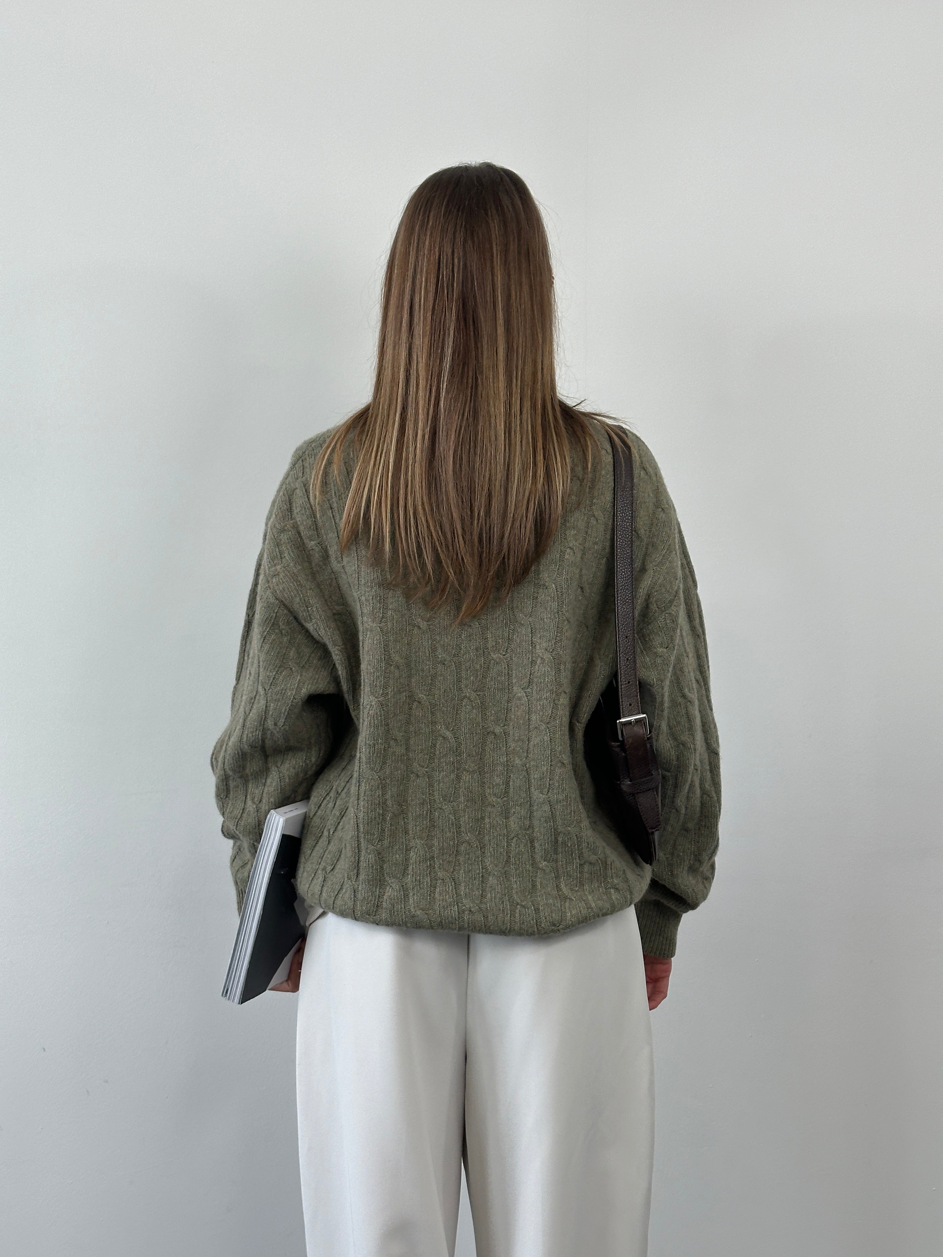 Vintage Italian 1990s wool knitted jumper in XL, featuring classic textured knit and warm, cozy design.