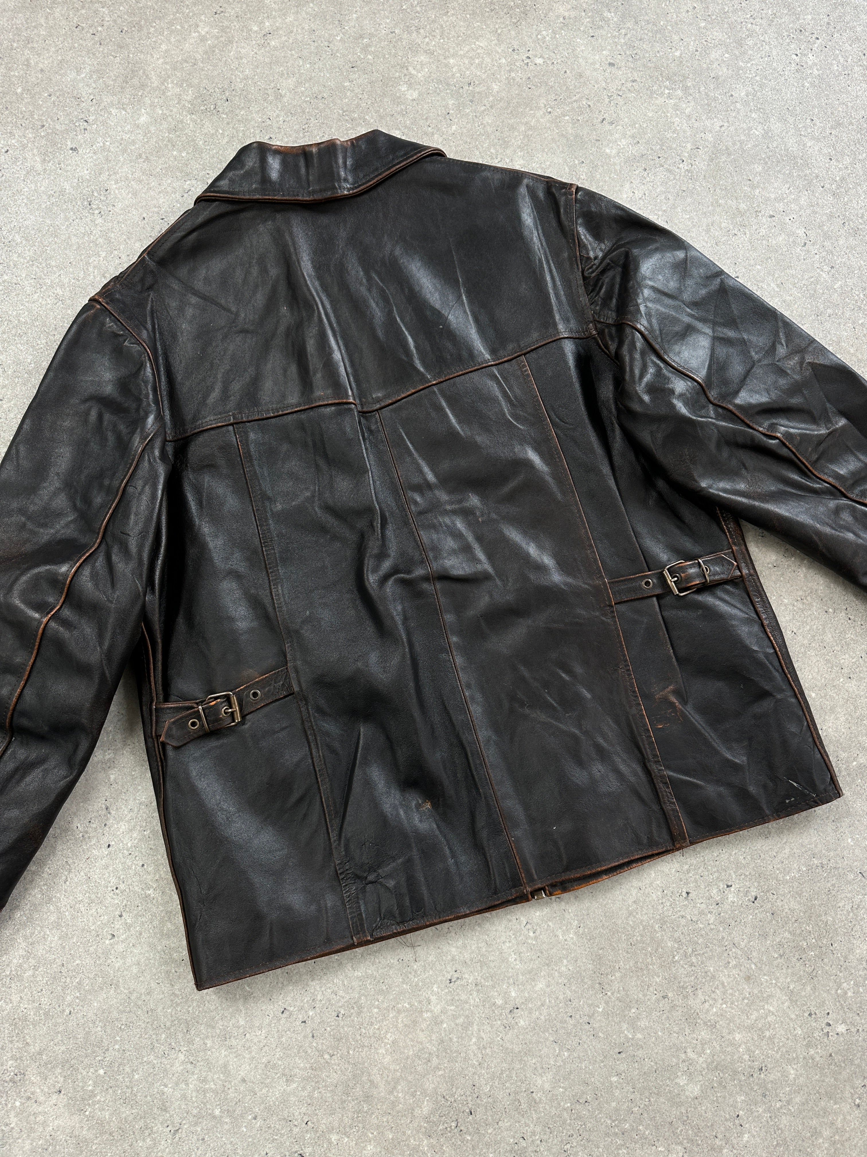 Vintage Italian 1990s distressed leather jacket, size large/extra large, with rugged, worn-in style and classic design.