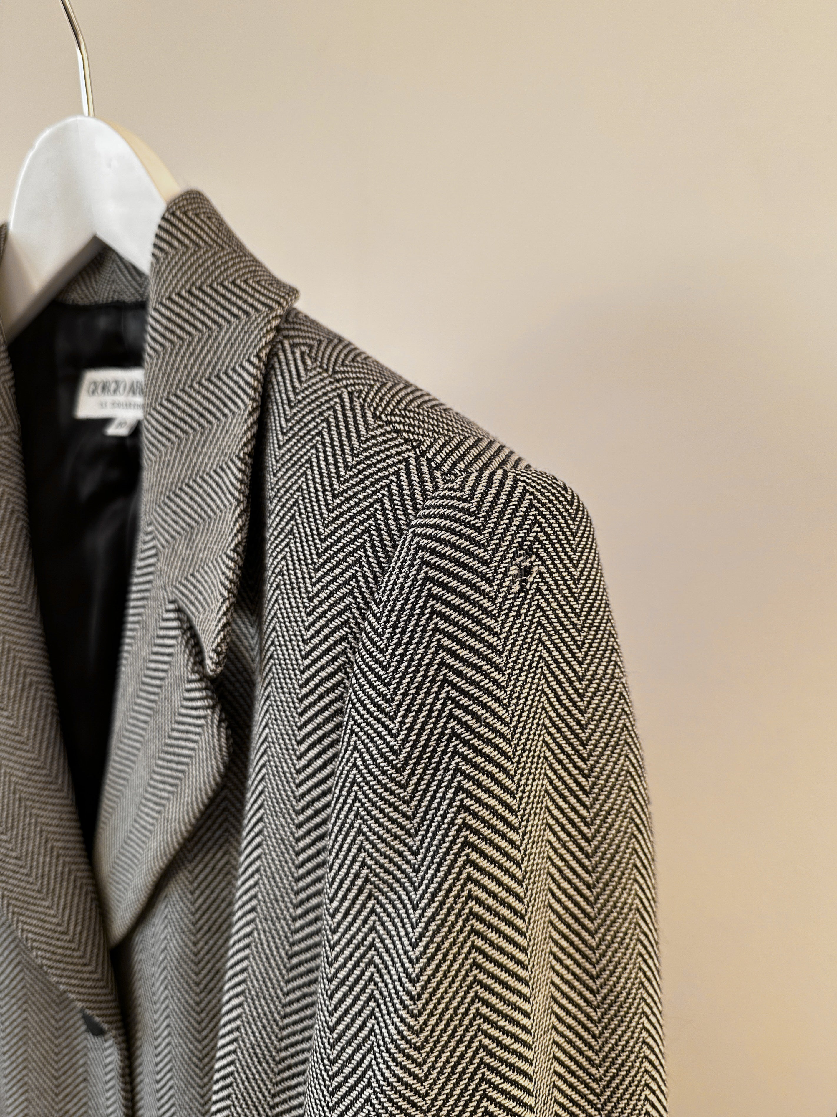 Giorgio Armani Le Collezioni virgin wool herringbone coat in size M, stylish men's outerwear with classic pattern and tailored fit.