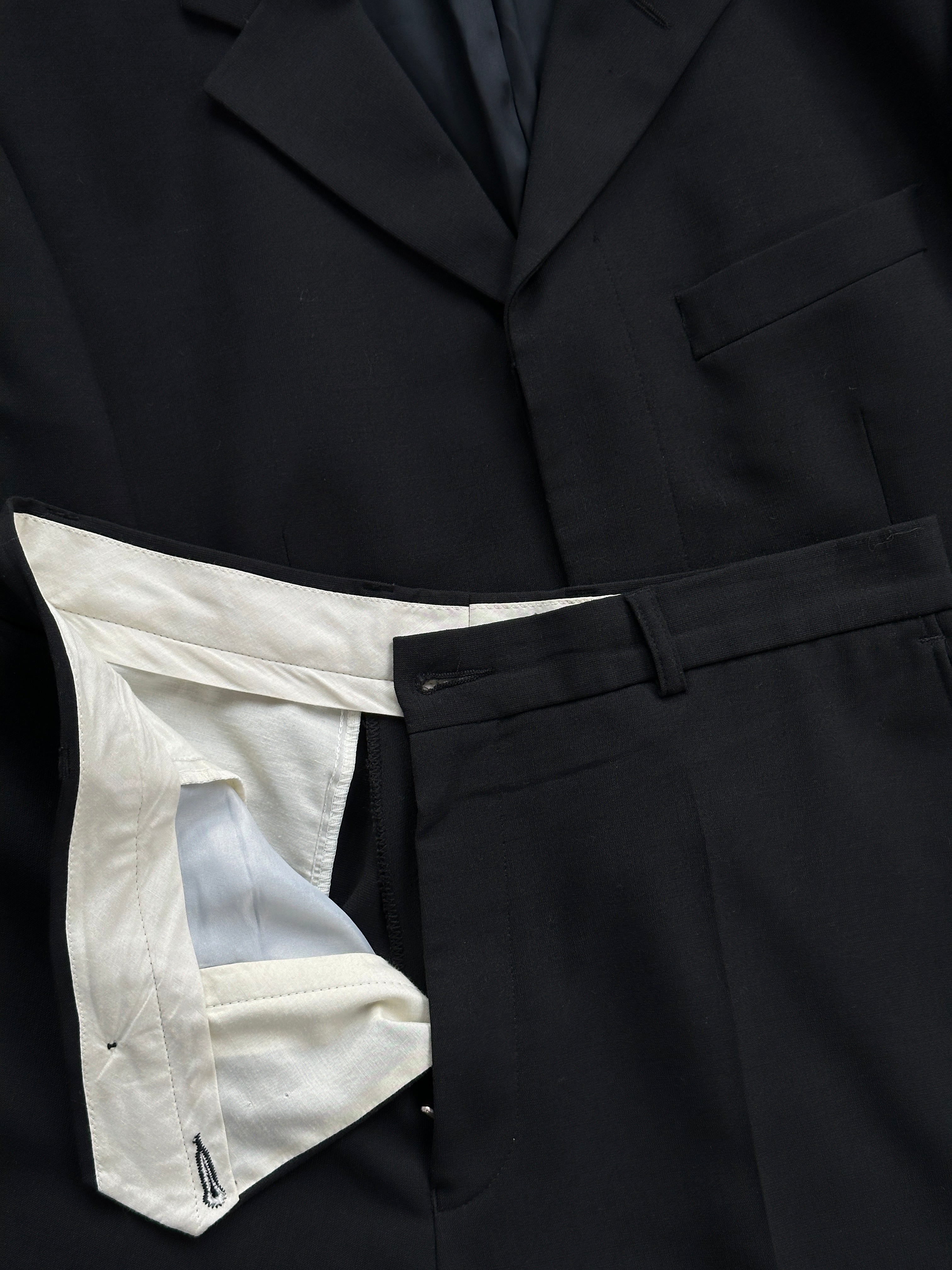Vintage relaxed suit jumpsuit with concealed placket in size 40R/L, featuring a vintage-inspired design and comfortable fit.