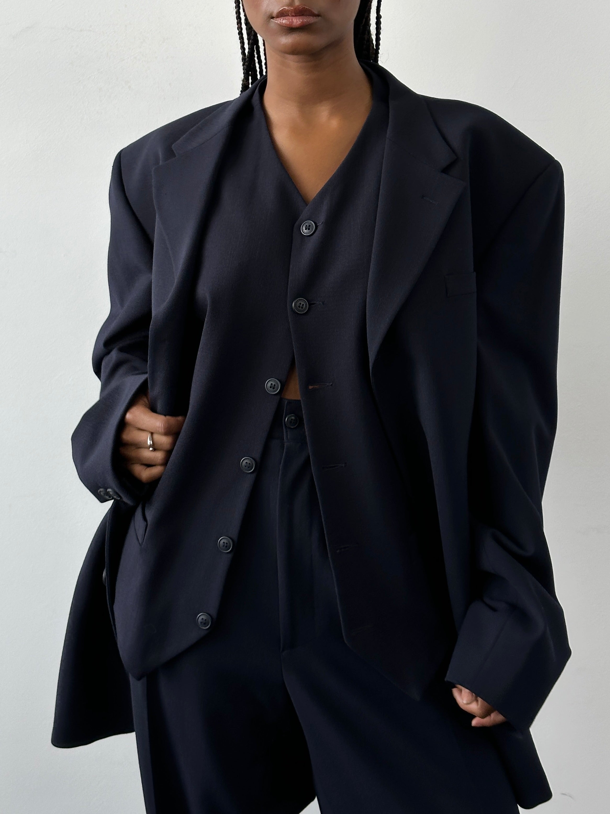 Gianni Versace Versus 1990s three-piece suit in size 48R/W32, featuring classic design and tailored fit.