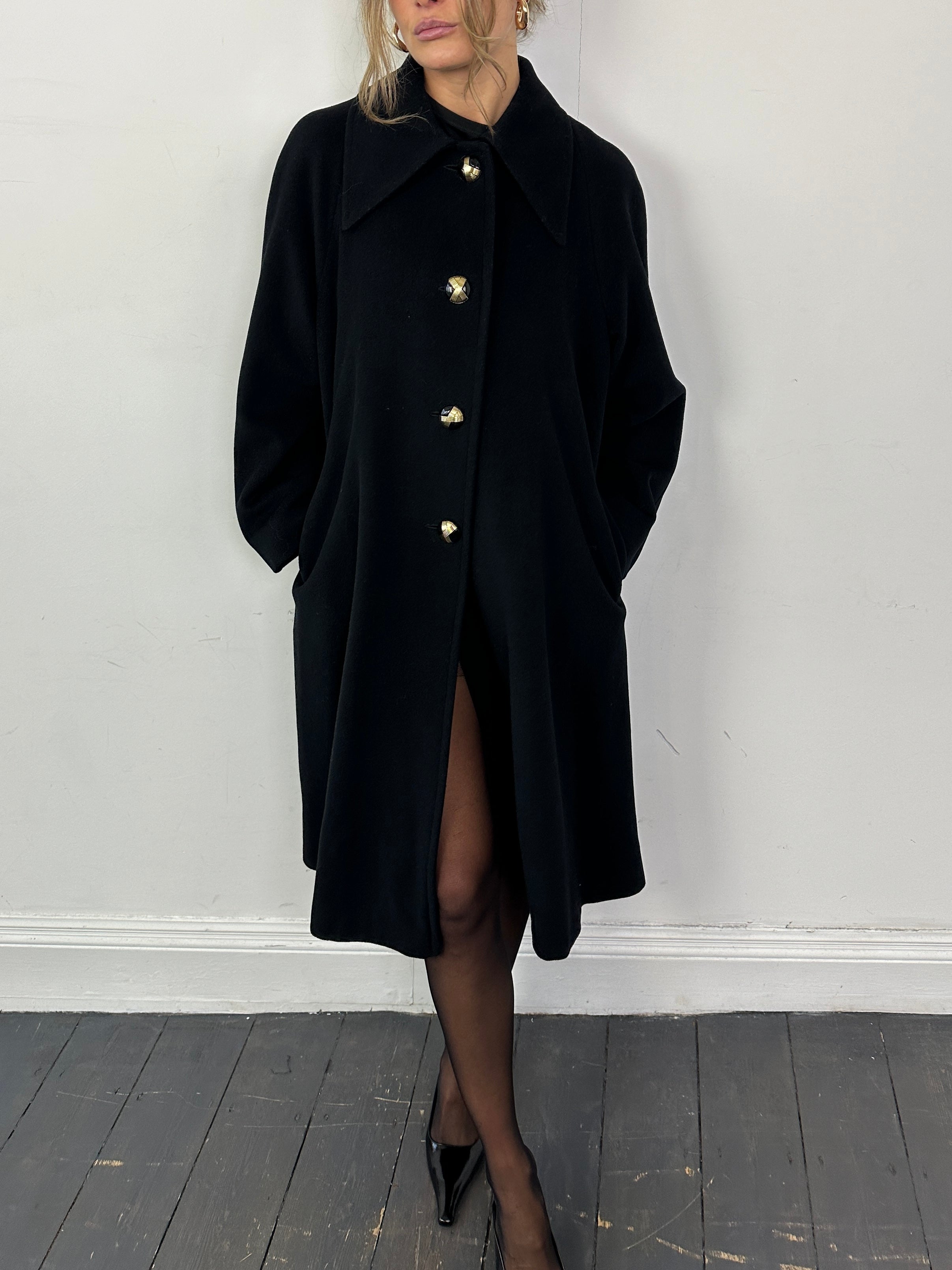 Vintage Italian wool A-line coat with dagger collar, stylish and warm, in S/M size, classic vintage outerwear with elegant detailing.
