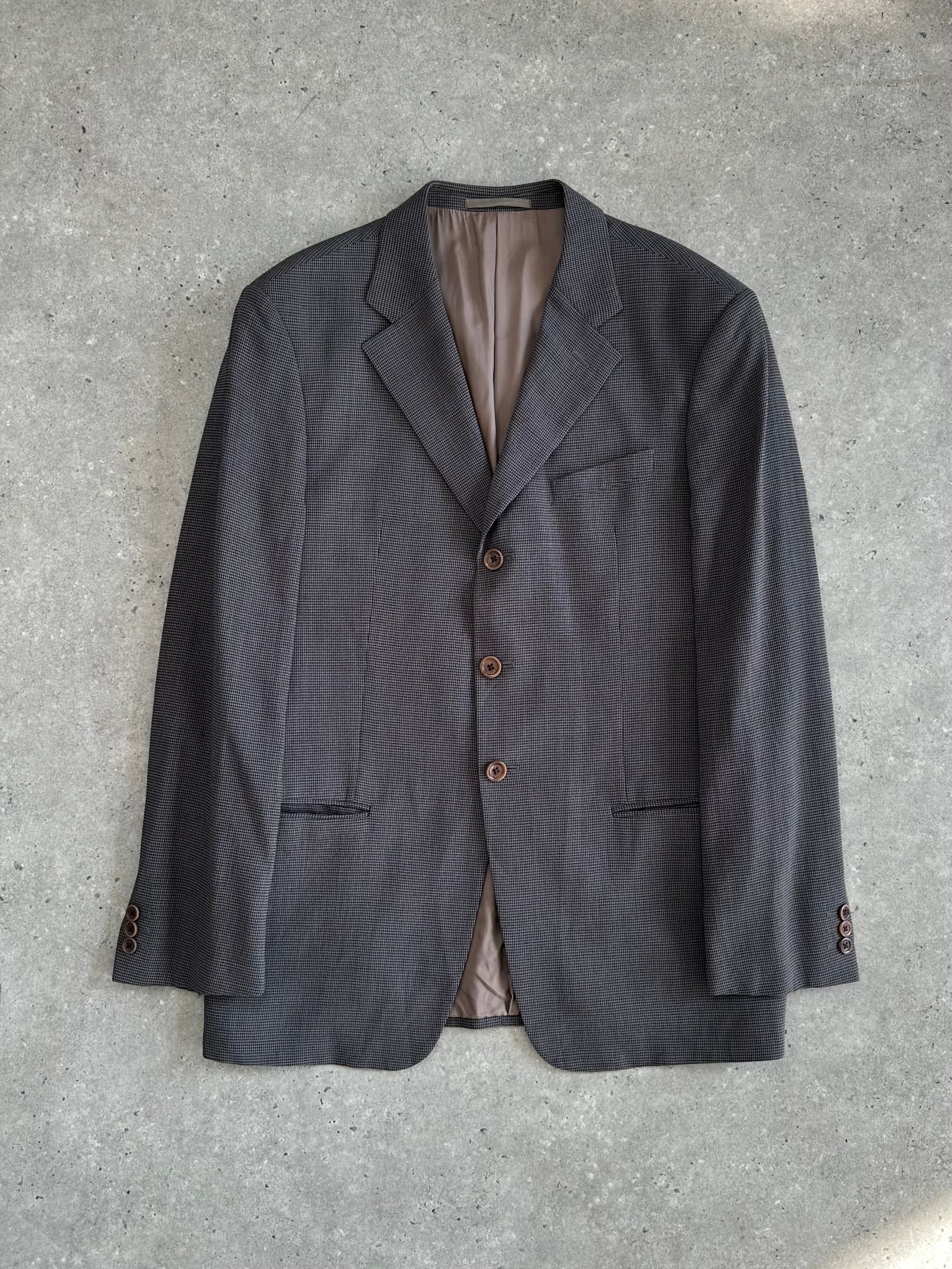 Armani Collezioni men's pure wool single-breasted blazer in size 40R/L, tailored fit with classic lapel and button closure.