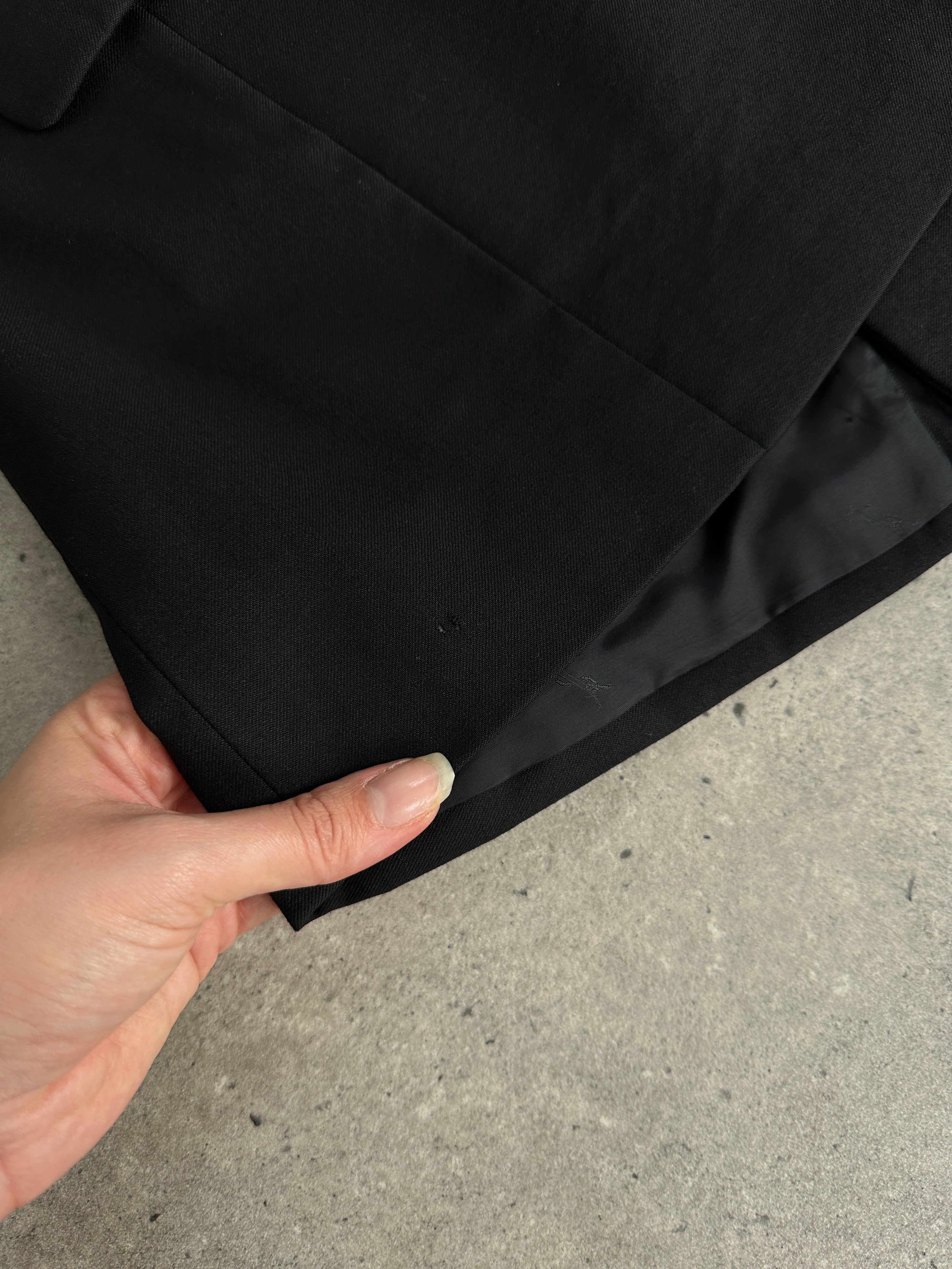 Yves Saint Laurent Pour Homme single-breasted wool suit in size 42R/W34, displayed on a hanger, showcasing tailored fit and fabric details.
