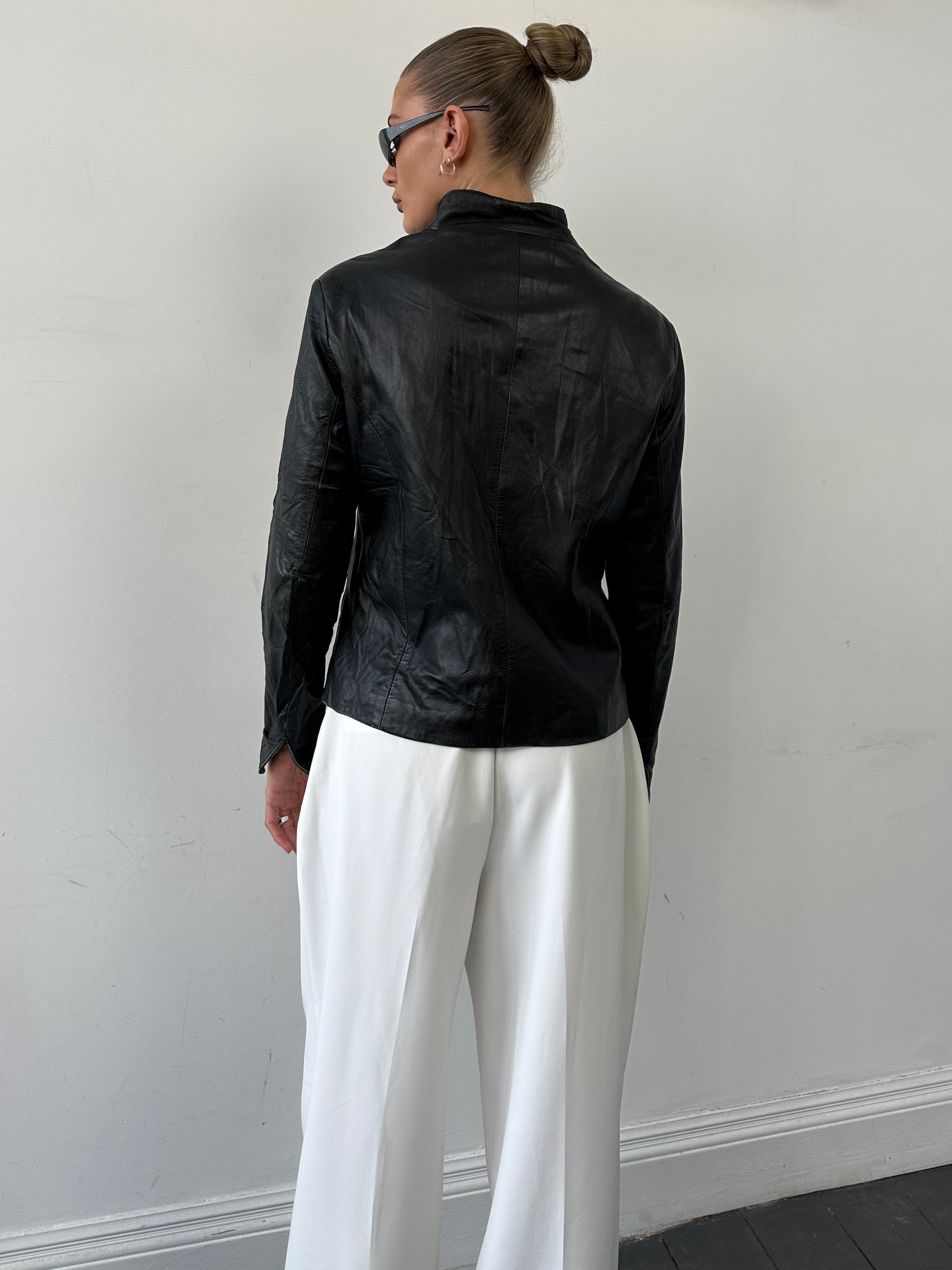 Vintage Italian leather jacket with high neck and double zip closure, stylish vintage women's jacket in size small.