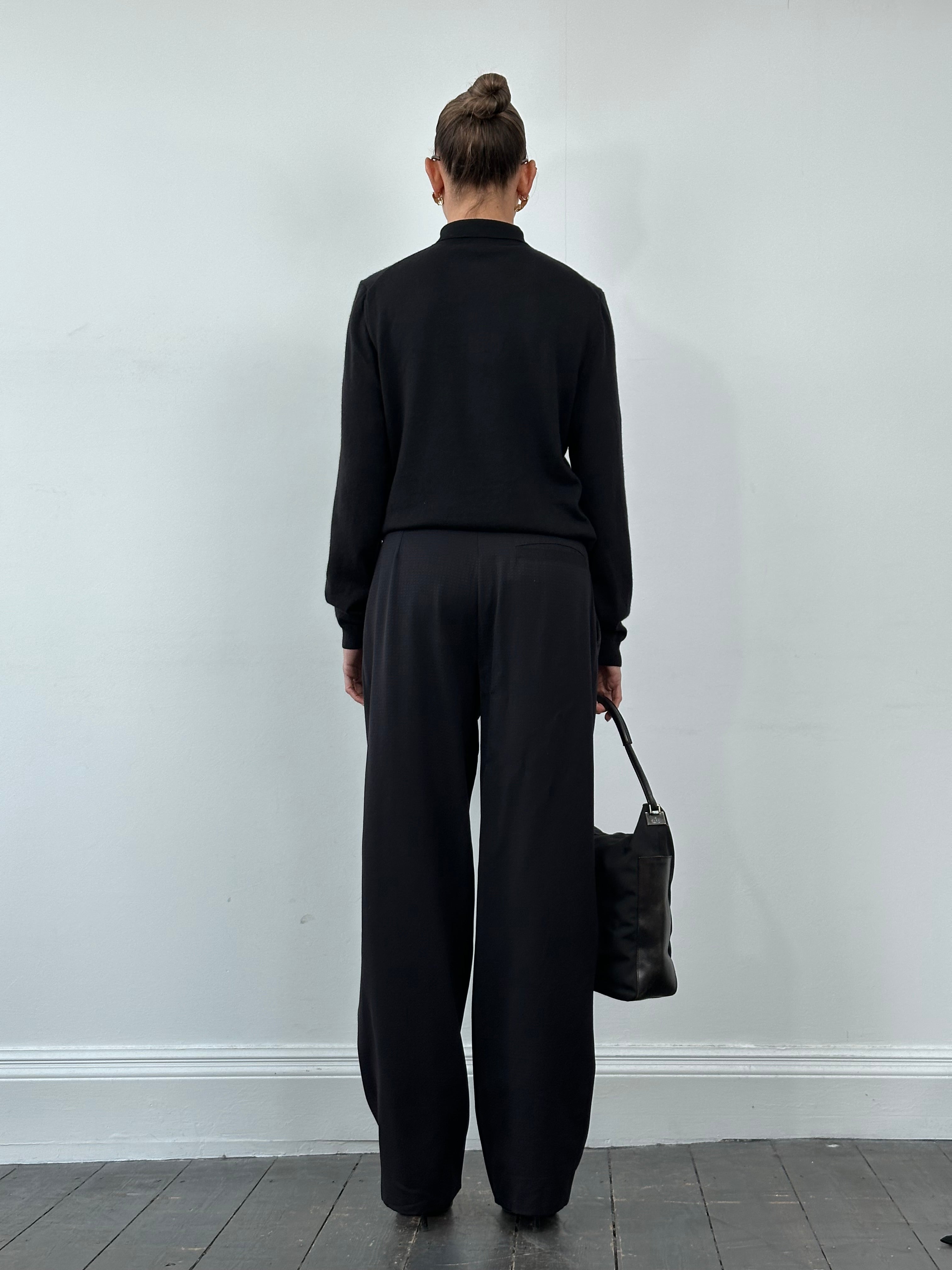 Gianni Versace 80s pure wool tapered leg tailored trousers, W30, in classic design with a sleek fit and refined craftsmanship.
