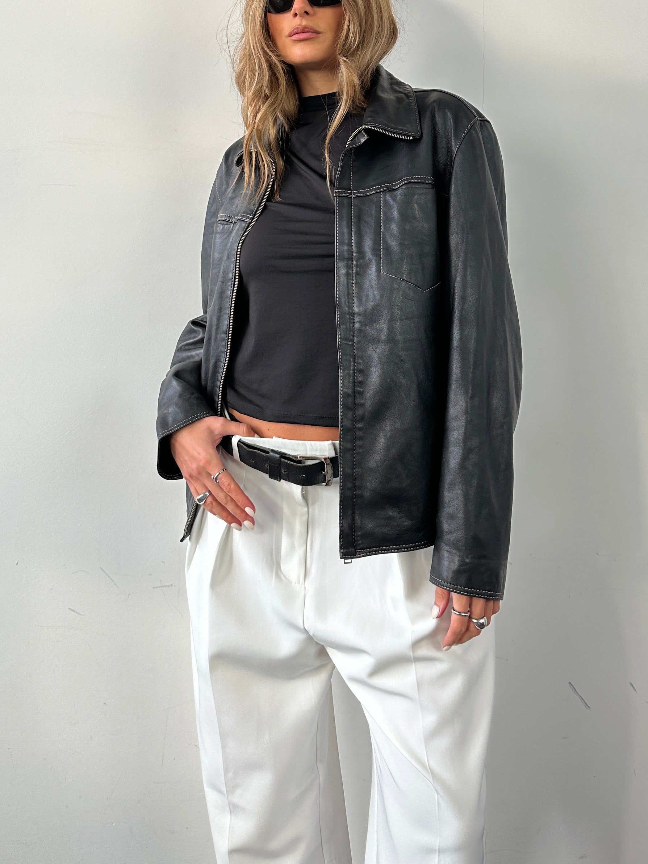 Vintage contrast stitch leather jacket in size M, featuring classic design and detailed stitching, from the Vintage brand.