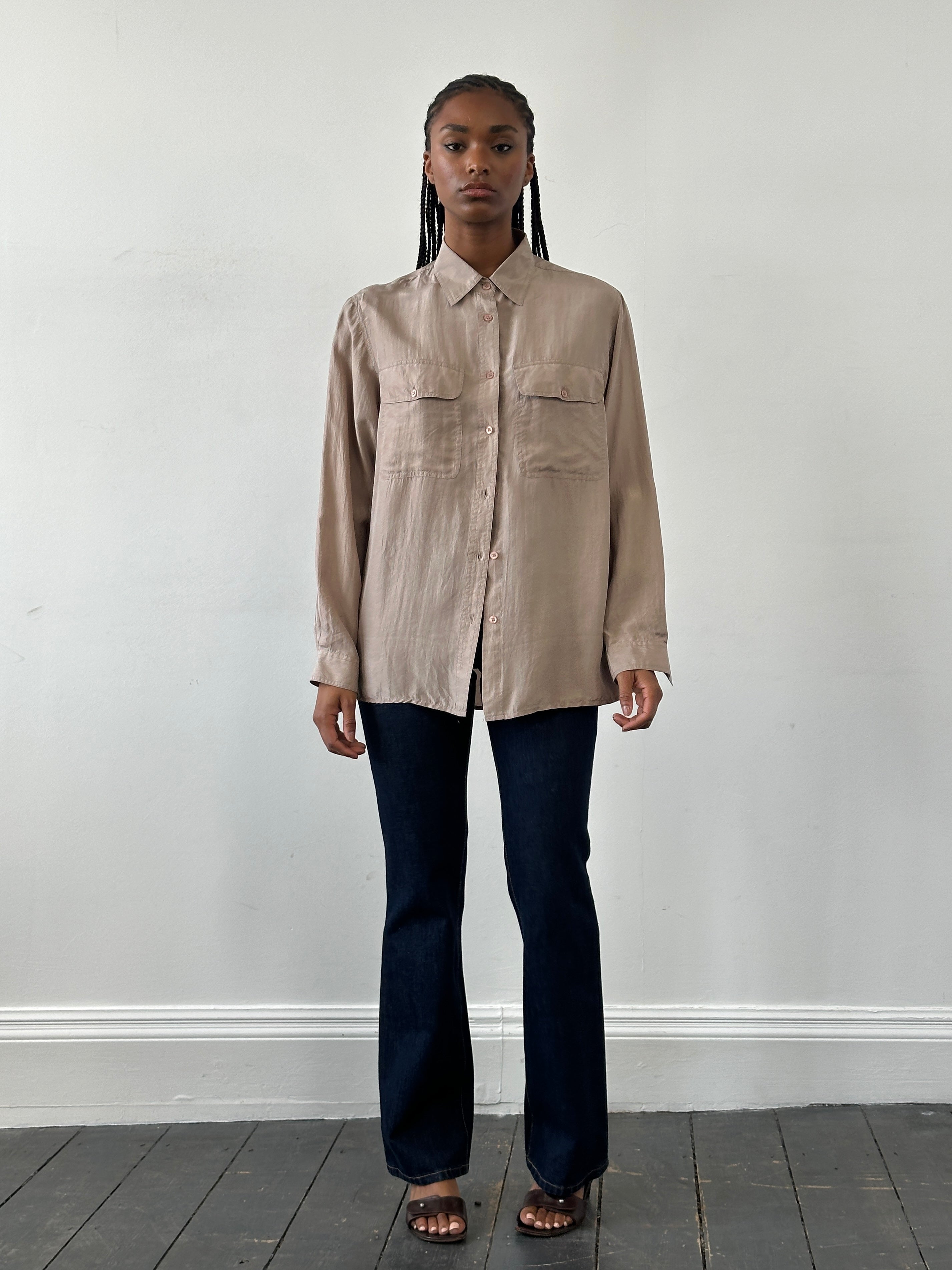 Levi’s 525 mid-rise denim bootcut jeans in W26, showing classic five-pocket style and dark wash fabric.