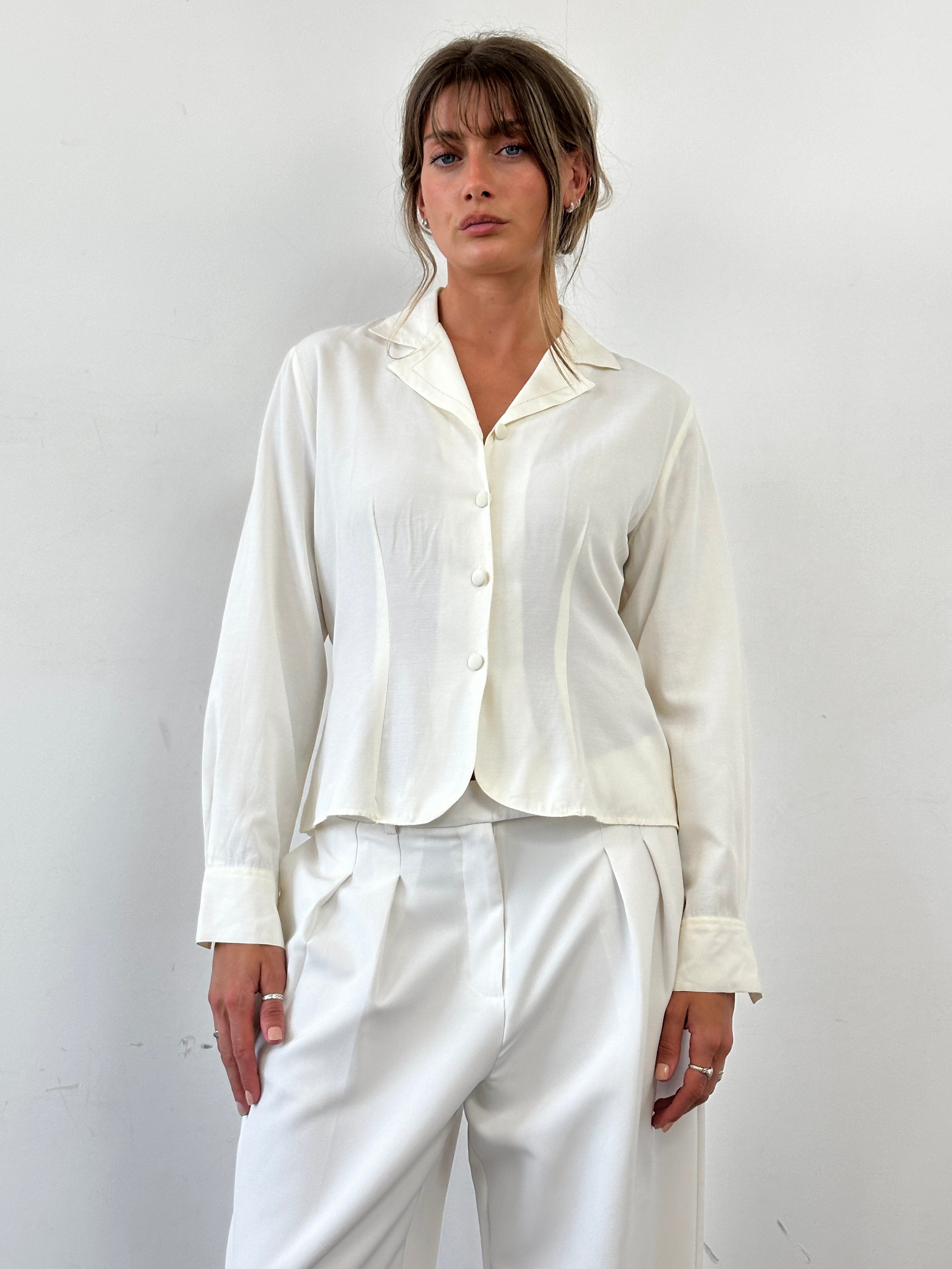 Vintage Italian vintage open collar fitted blouse shirt, showcasing elegant collar and tailored fit in a classic design.