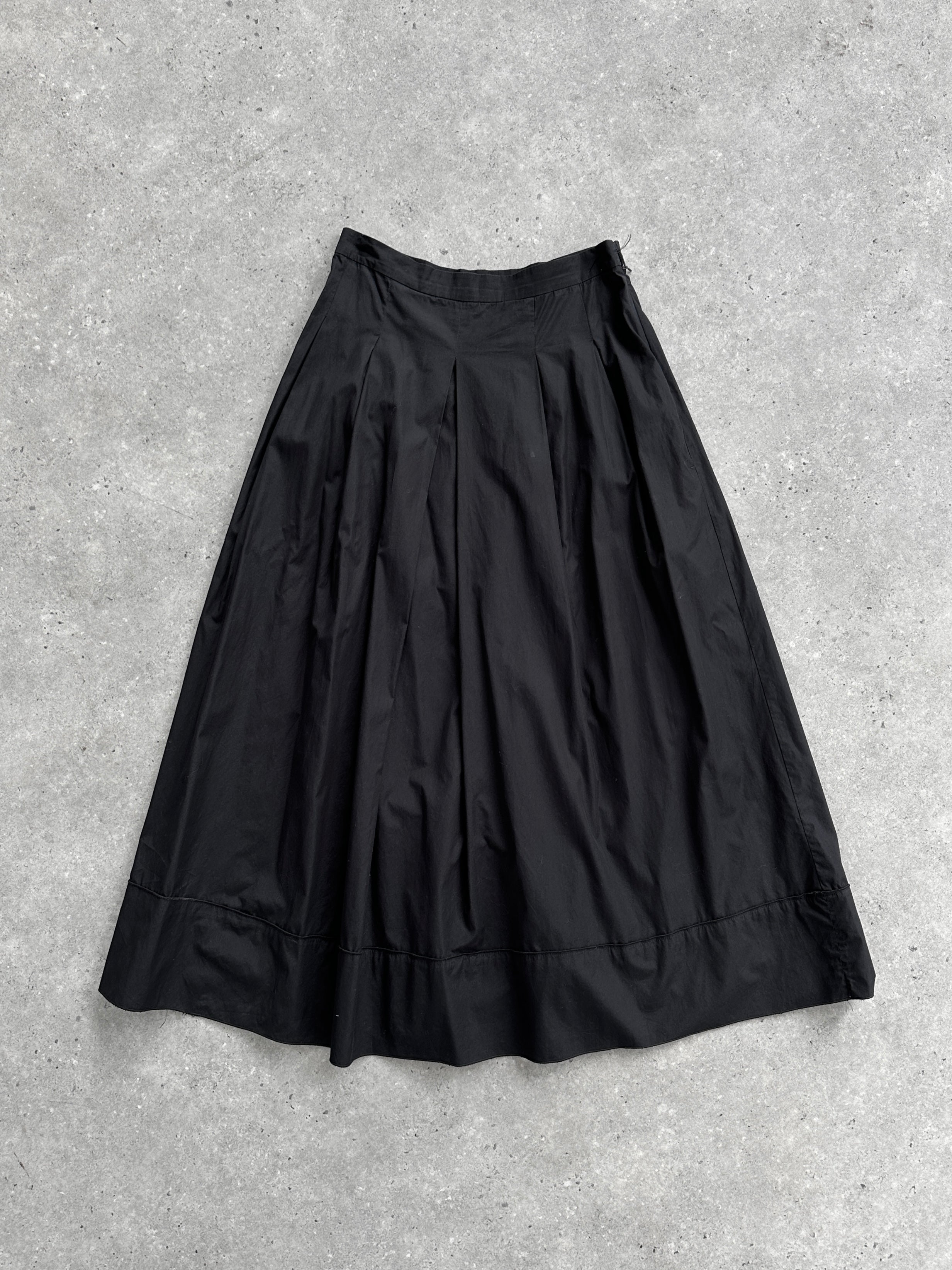 Max Mara Studio pure cotton pleated maxi skirt in W28, featuring a flowing design and elegant pleats.