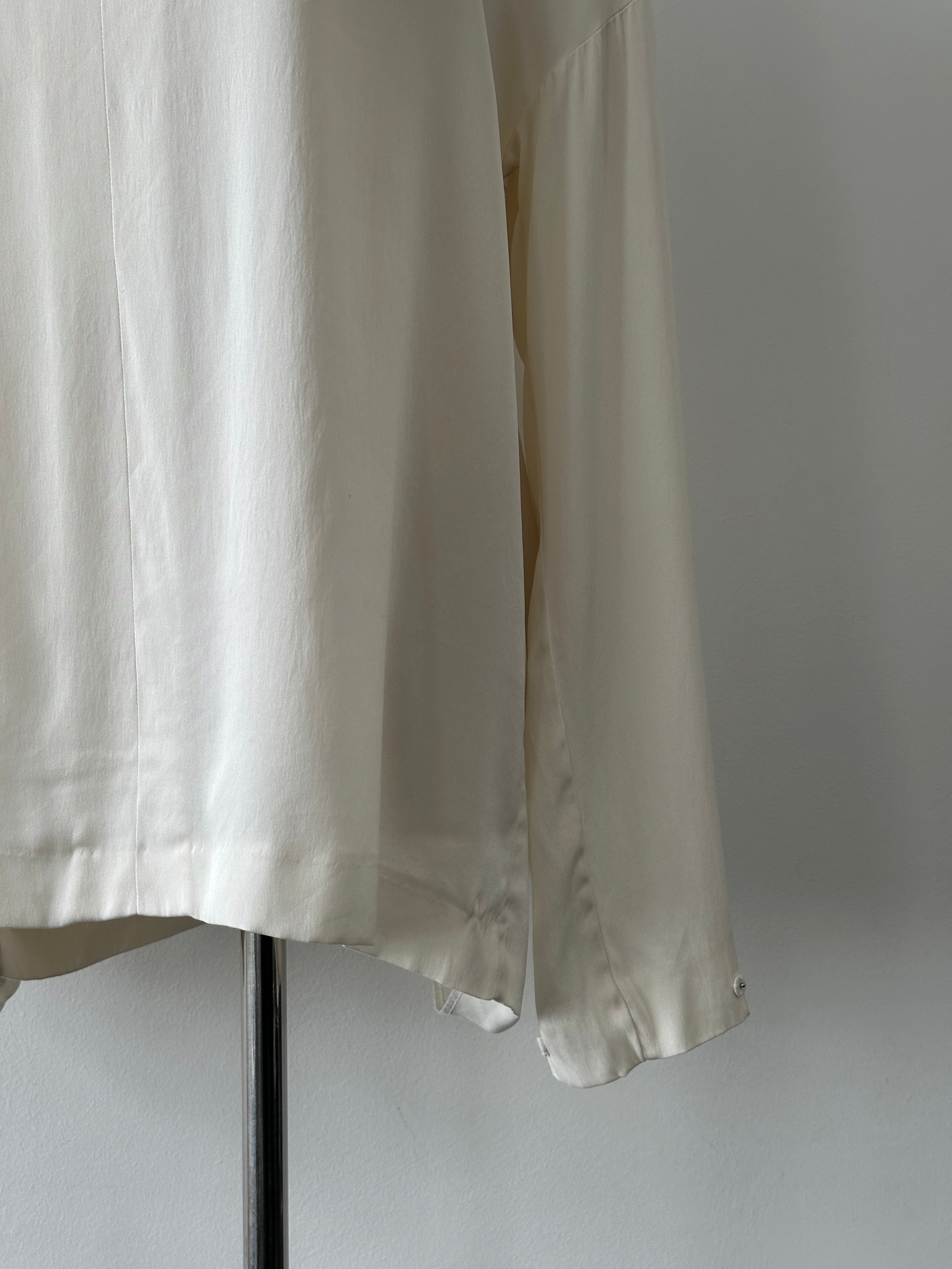 Winser London Pure Silk Minimal V Neck Top - M
