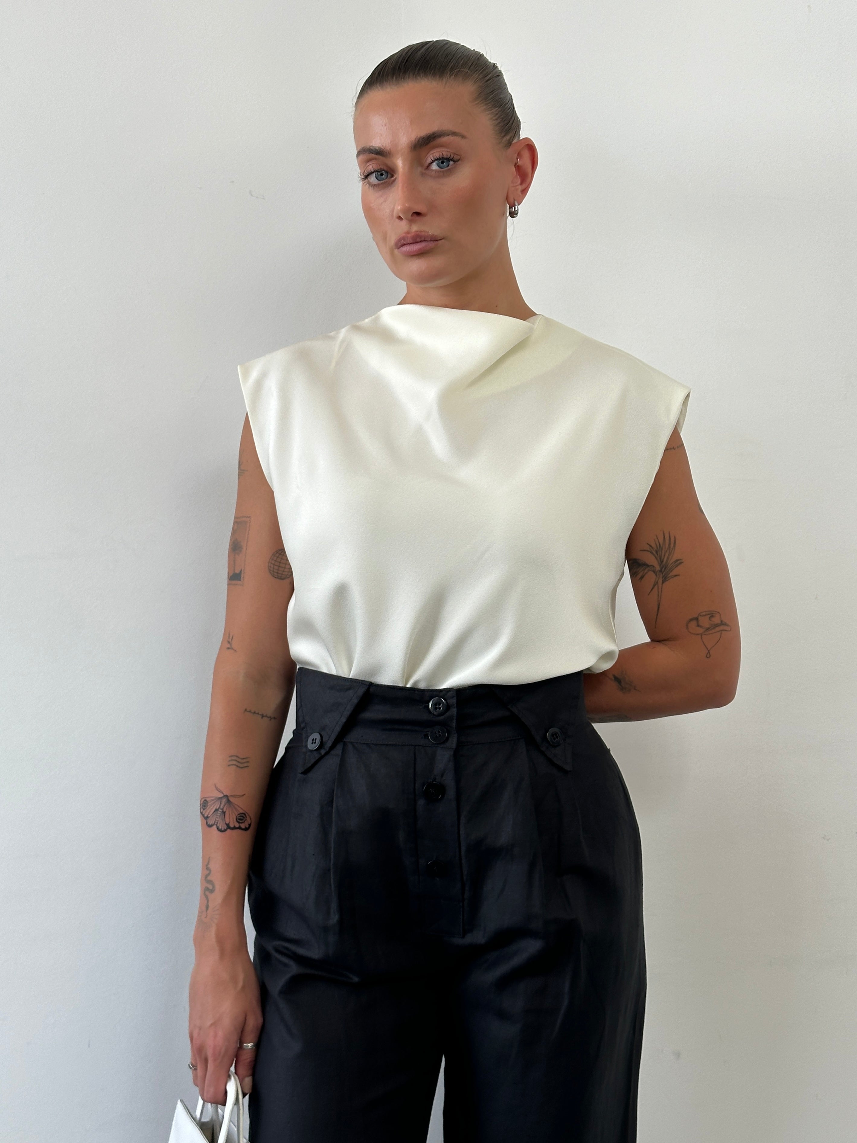 Vintage high waisted tapered trousers in W26, featuring a classic retro fit and tailored design, displayed on a neutral background.