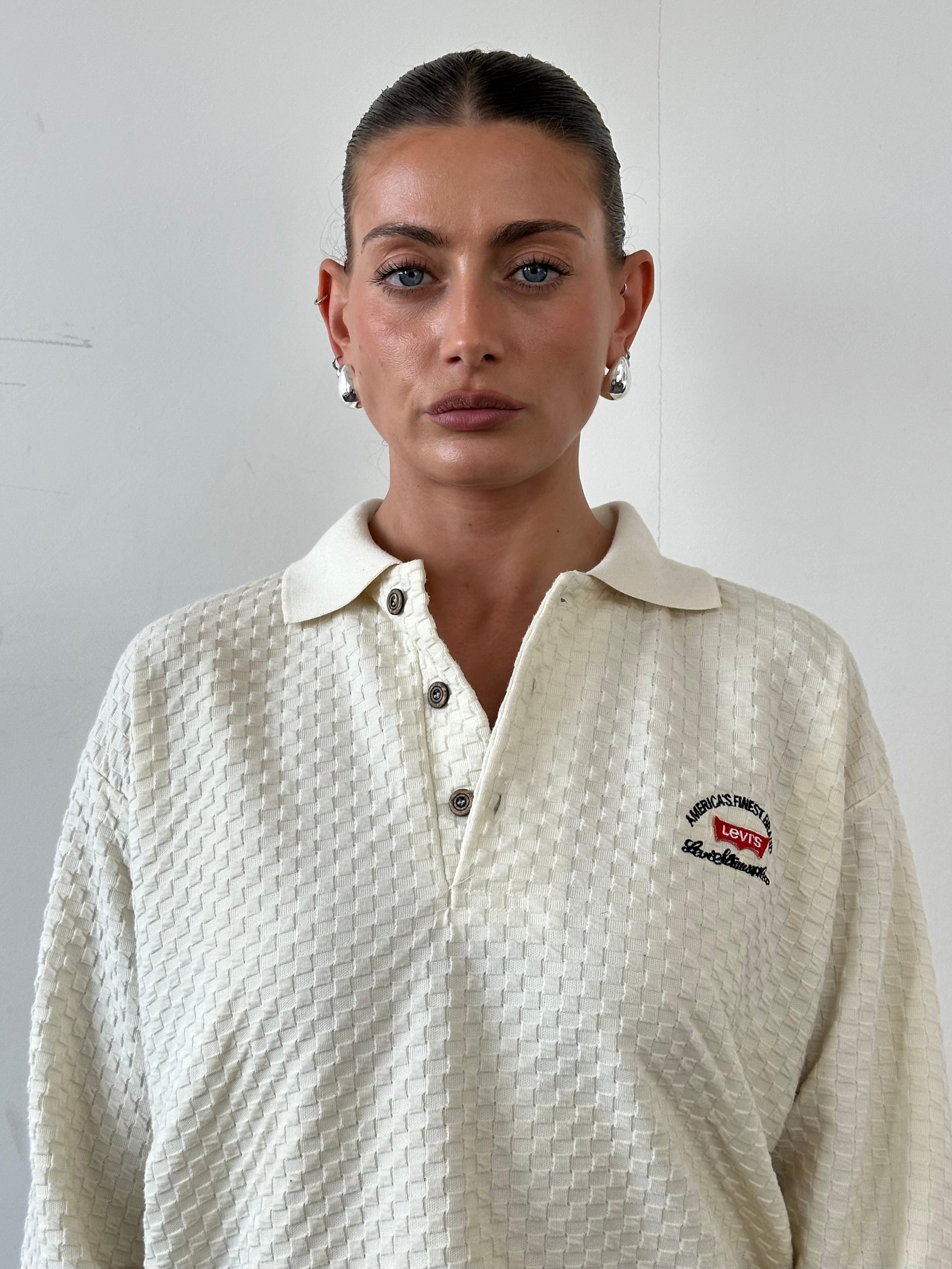 Levi’s pure cotton logo embroidery polo jumper in size L, featuring a classic collar and embroidered Levi’s logo on the chest.