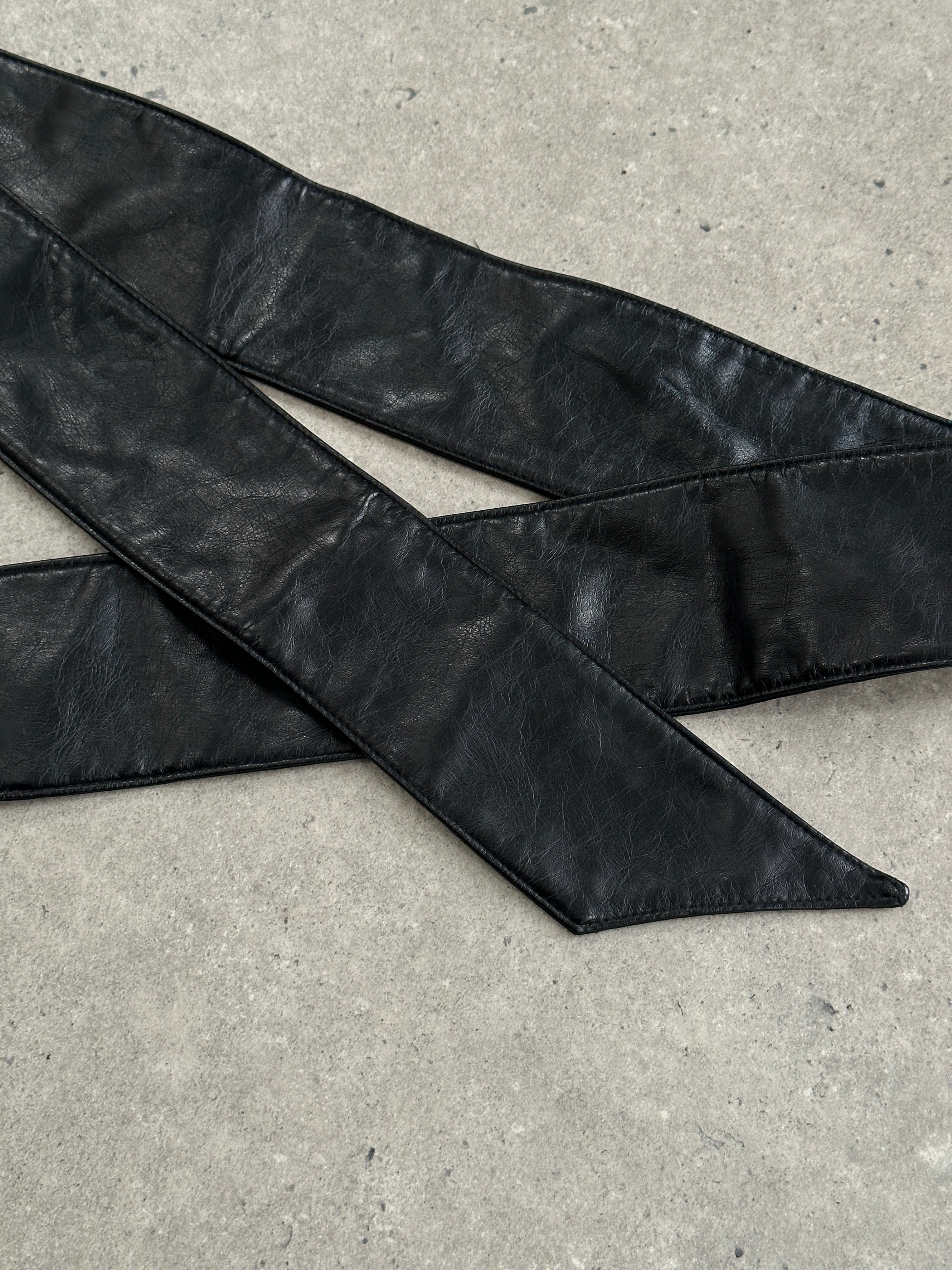 Vintage 1990s faux leather tie belt, one size, with textured finish and classic design, suitable for vintage fashion styles.