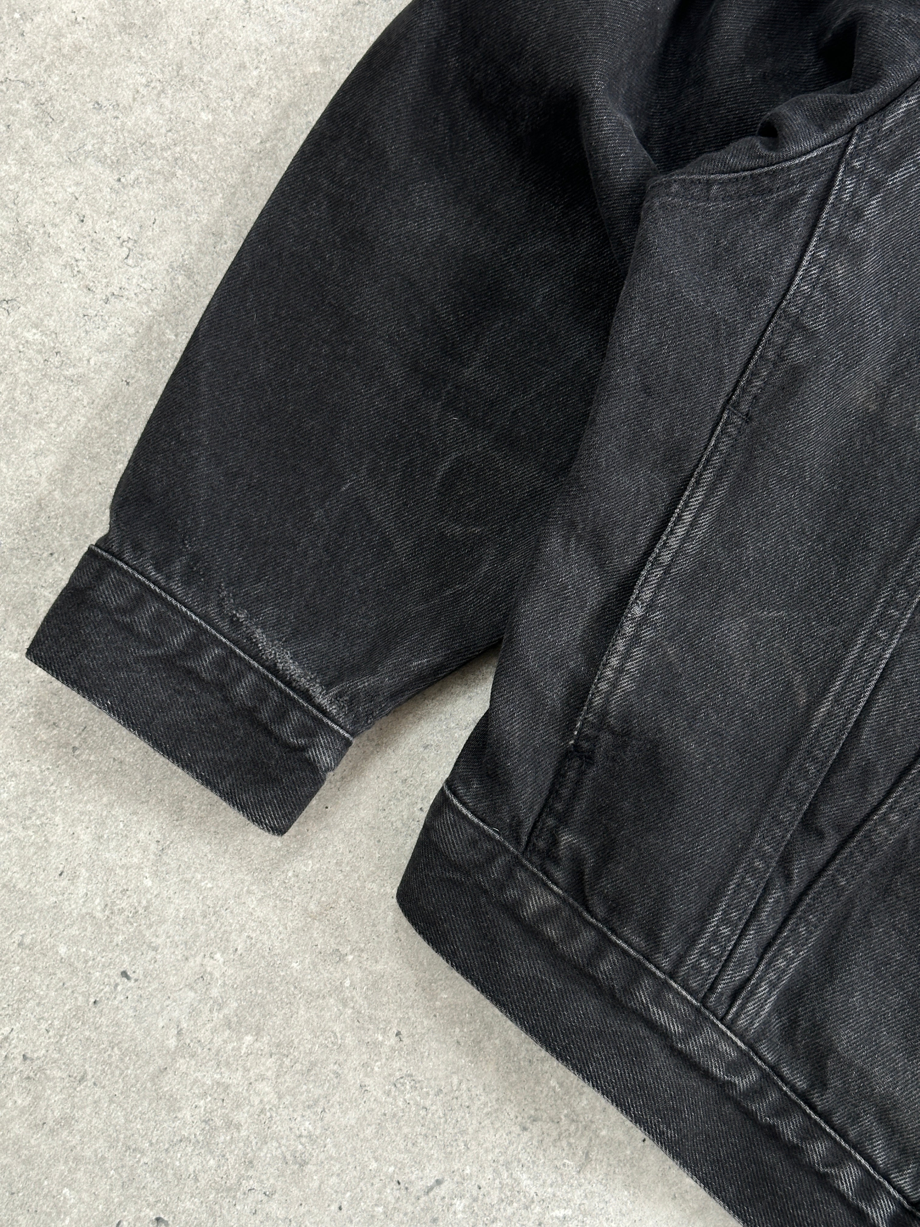 Levi’s 1990s washed denim jacket in XXL, featuring classic distressed denim and button-up front, casual outerwear for men.