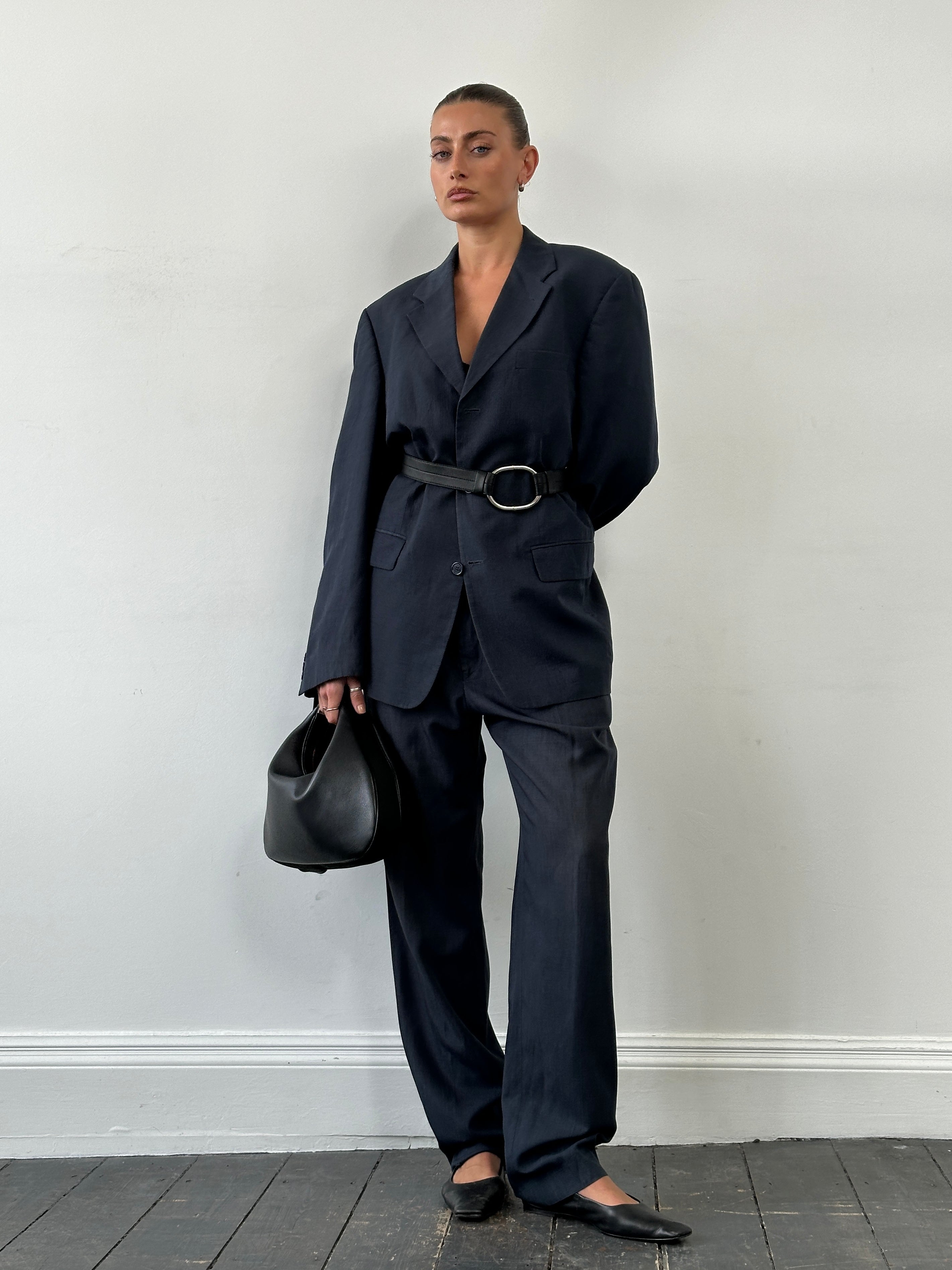 Vintage linen lyocel single-breasted suit in size 40R/W32, featuring a classic tailored fit and neutral color.
