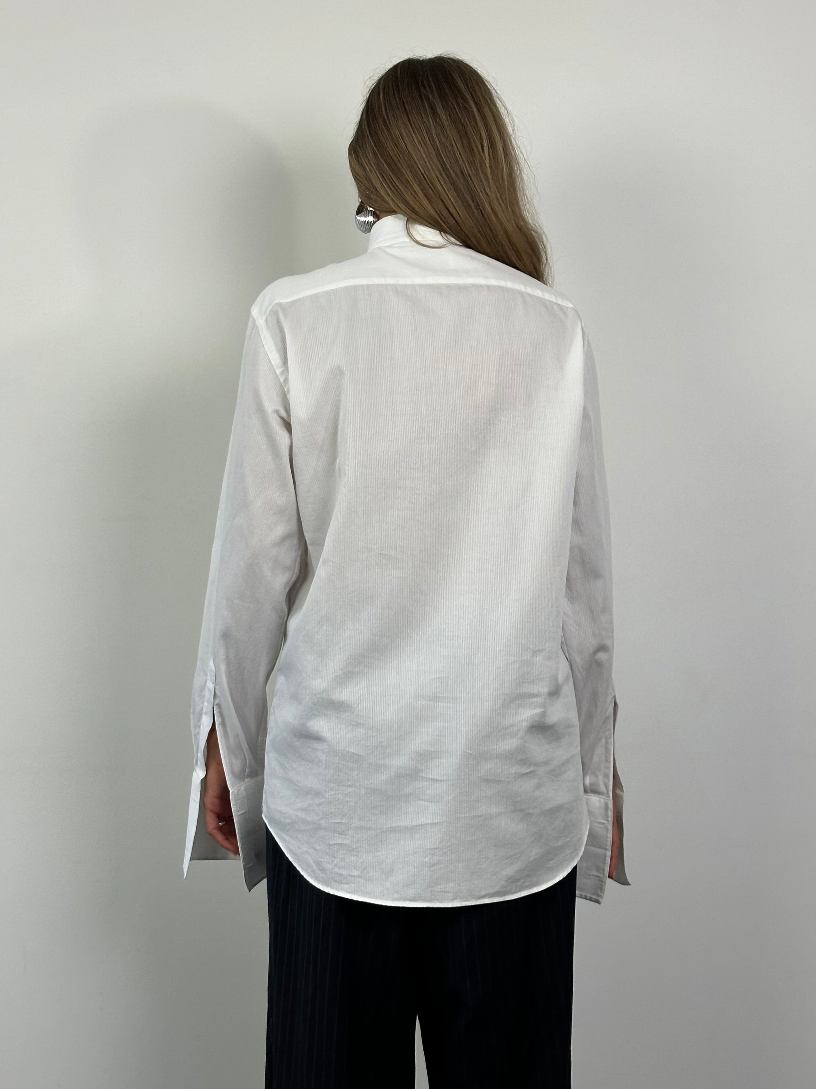 Vintage Italian vintage pure cotton wing collar shirt in size L, featuring classic design and crisp white fabric.