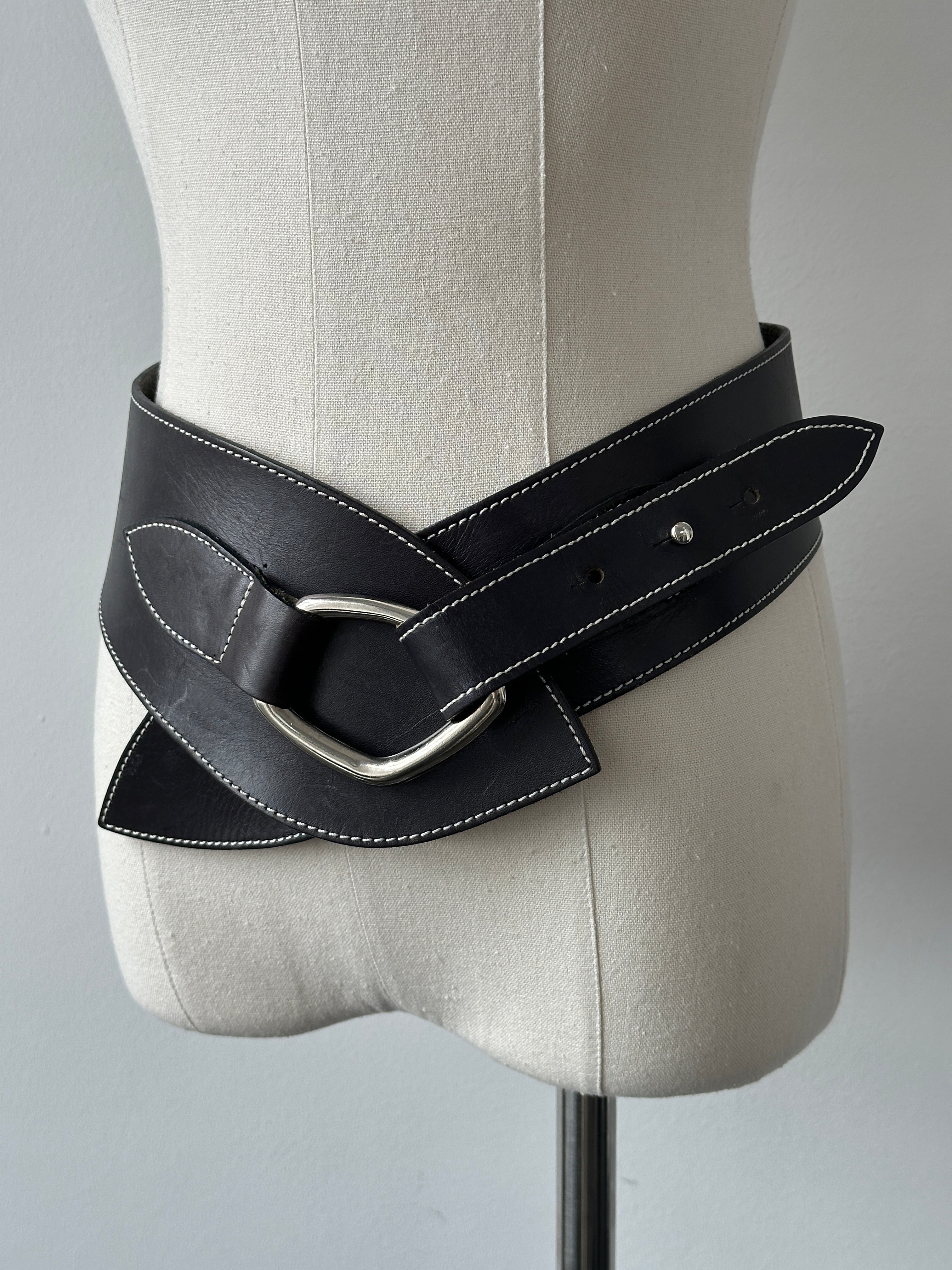 British Vintage 1990s Leather Chunky Belt - W28-30