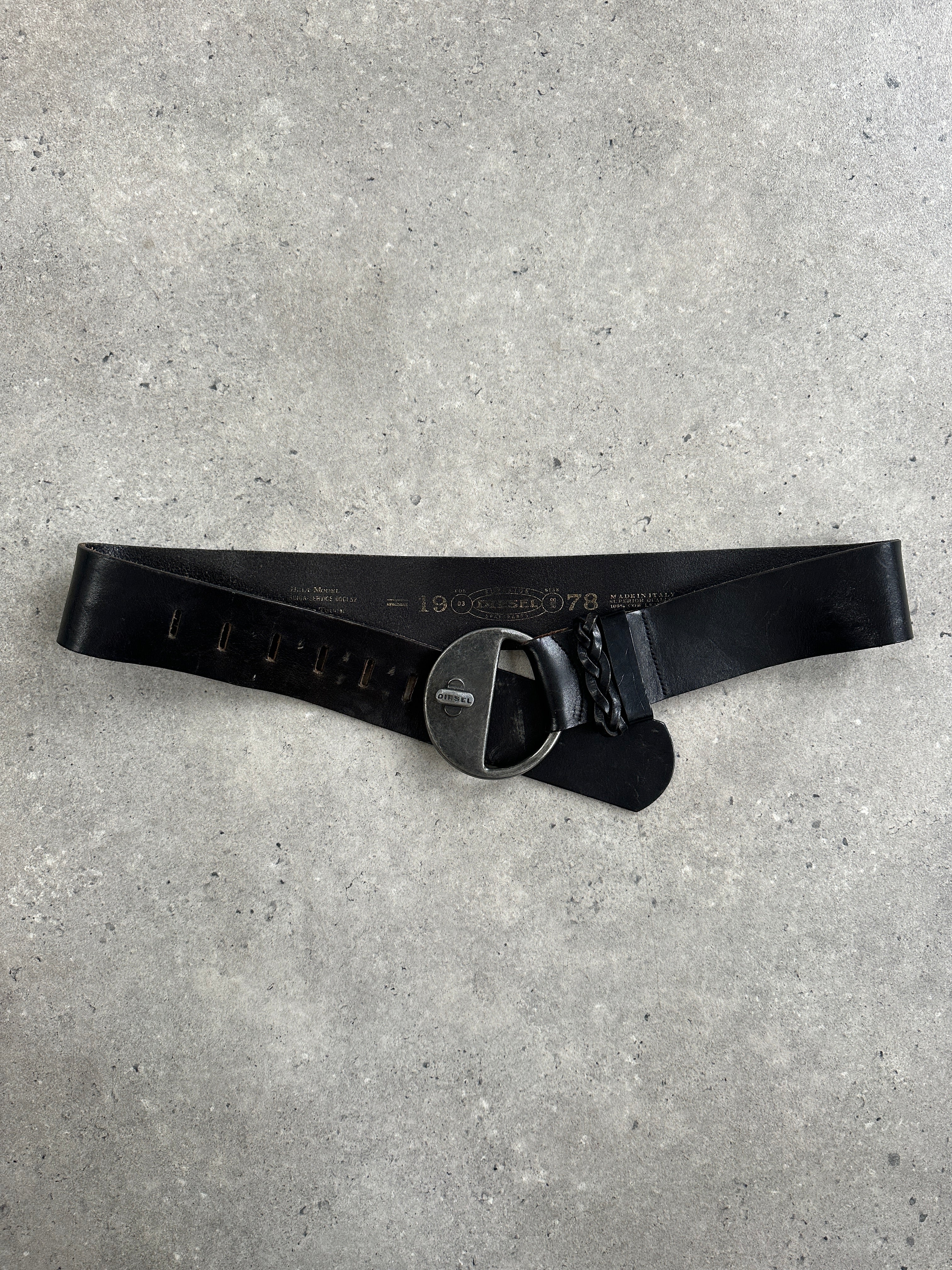 Diesel 1990s chunky leather belt with logo buckle, W32-38, showing black leather strap and bold branding details.