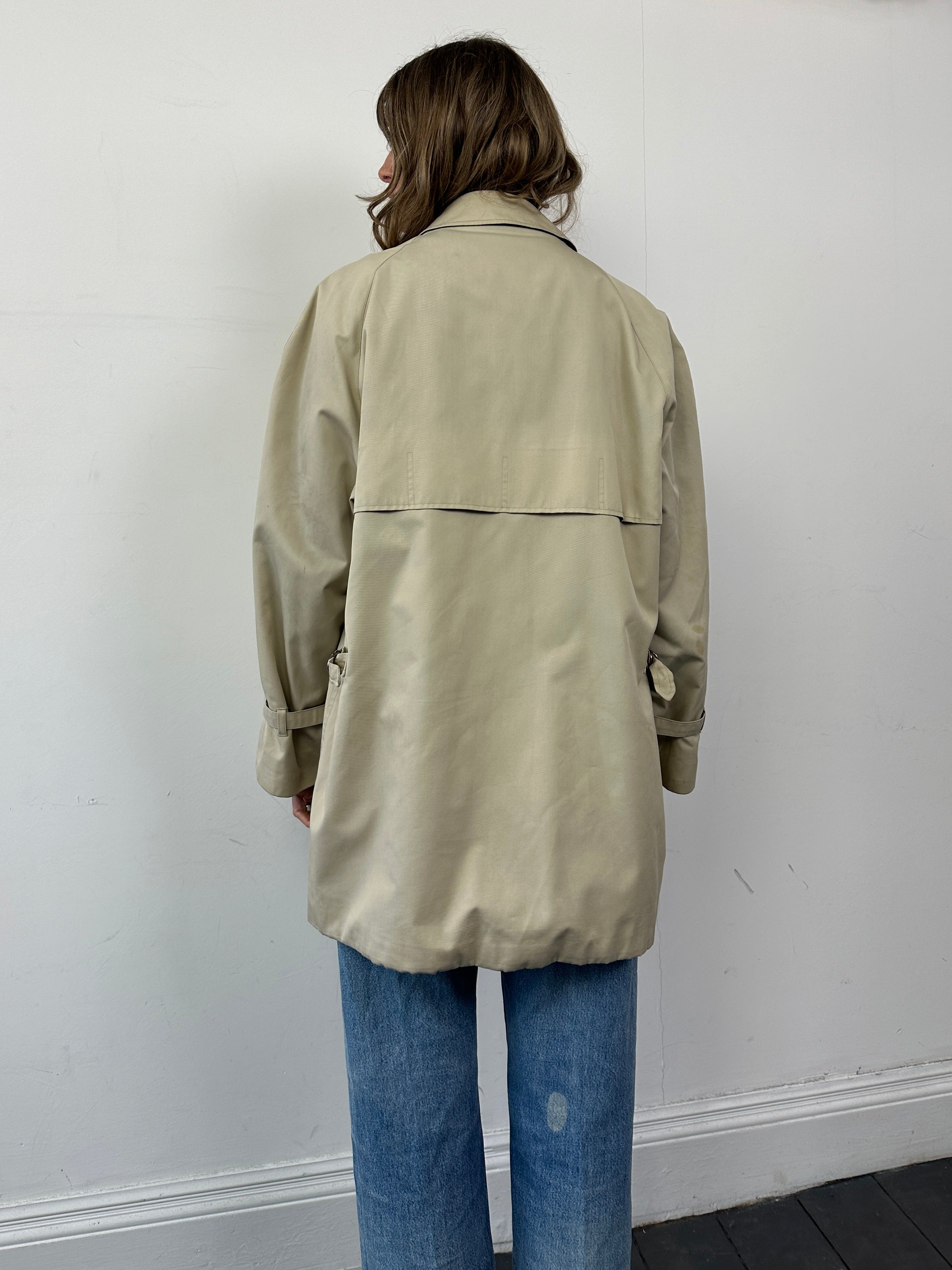Aquascutum wool-lined mid-length coat in size XL, featuring a classic tailored design with a front button closure and collar.