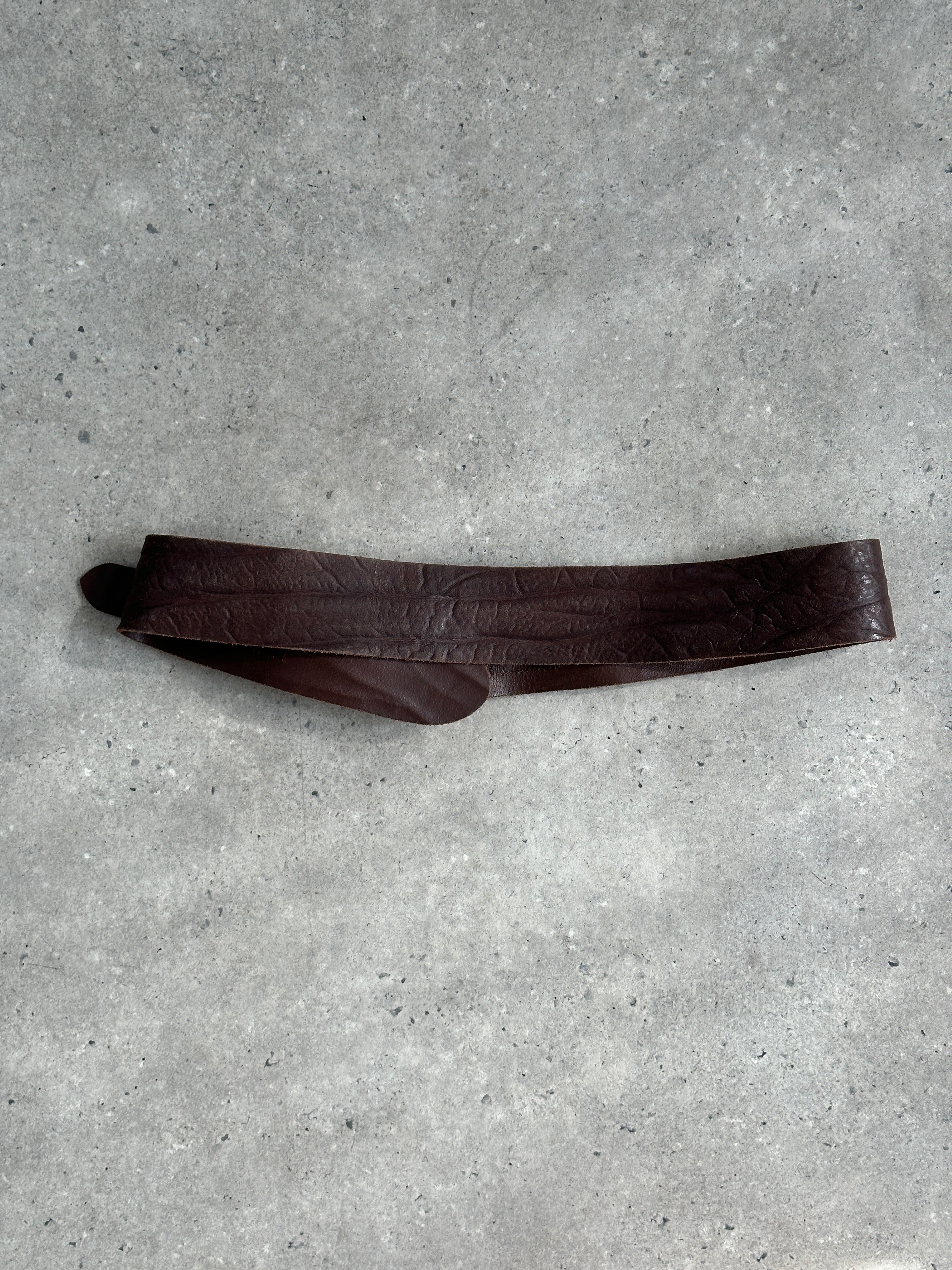 Vintage 1990s leather chunky belt with wide strap and buckle, size W34-38, featuring distressed brown leather and retro style