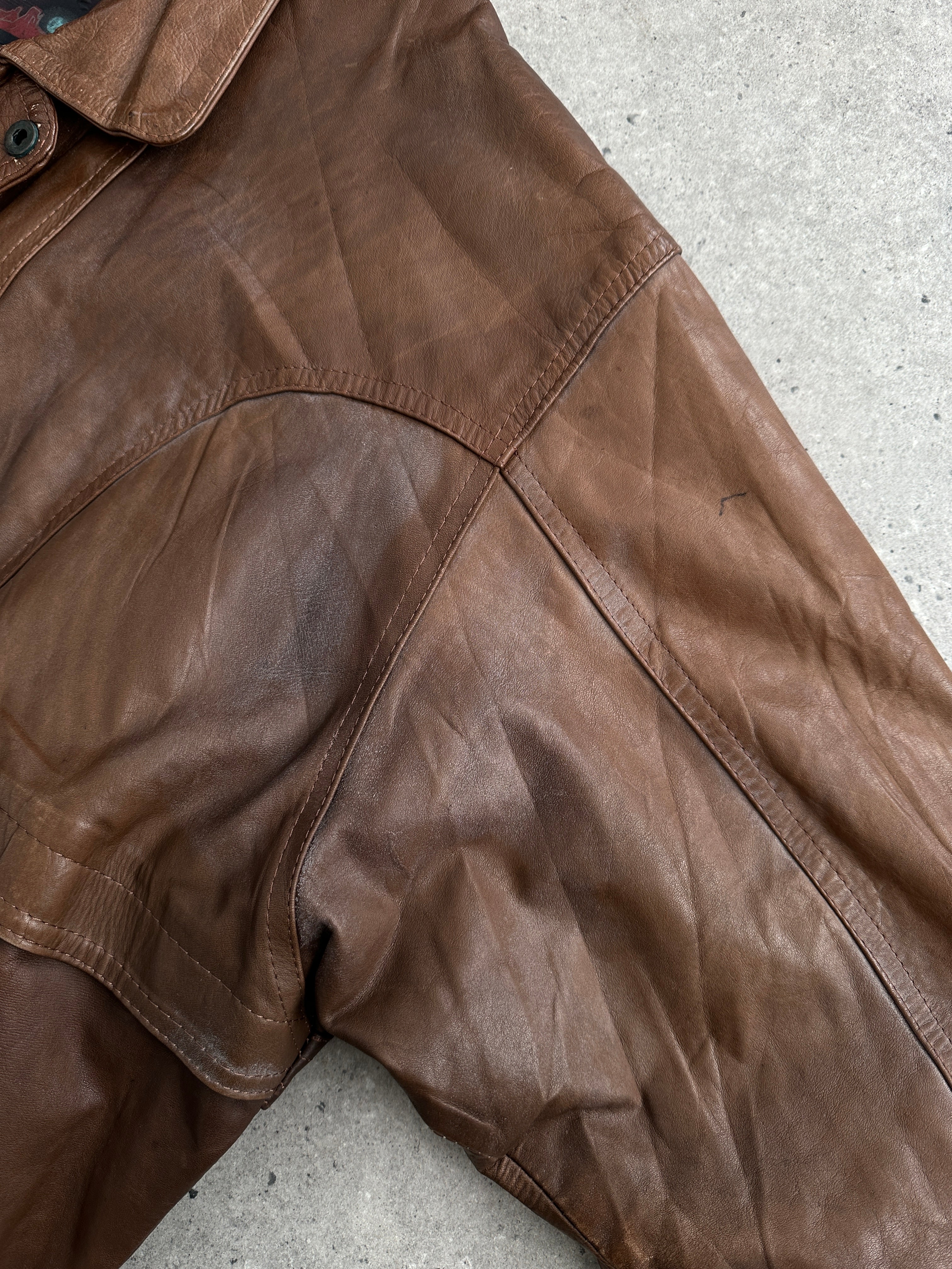 Vintage Tobacco Leather Bomber Jacket in XL, showcasing classic design, rugged leather texture, and vintage style details.
