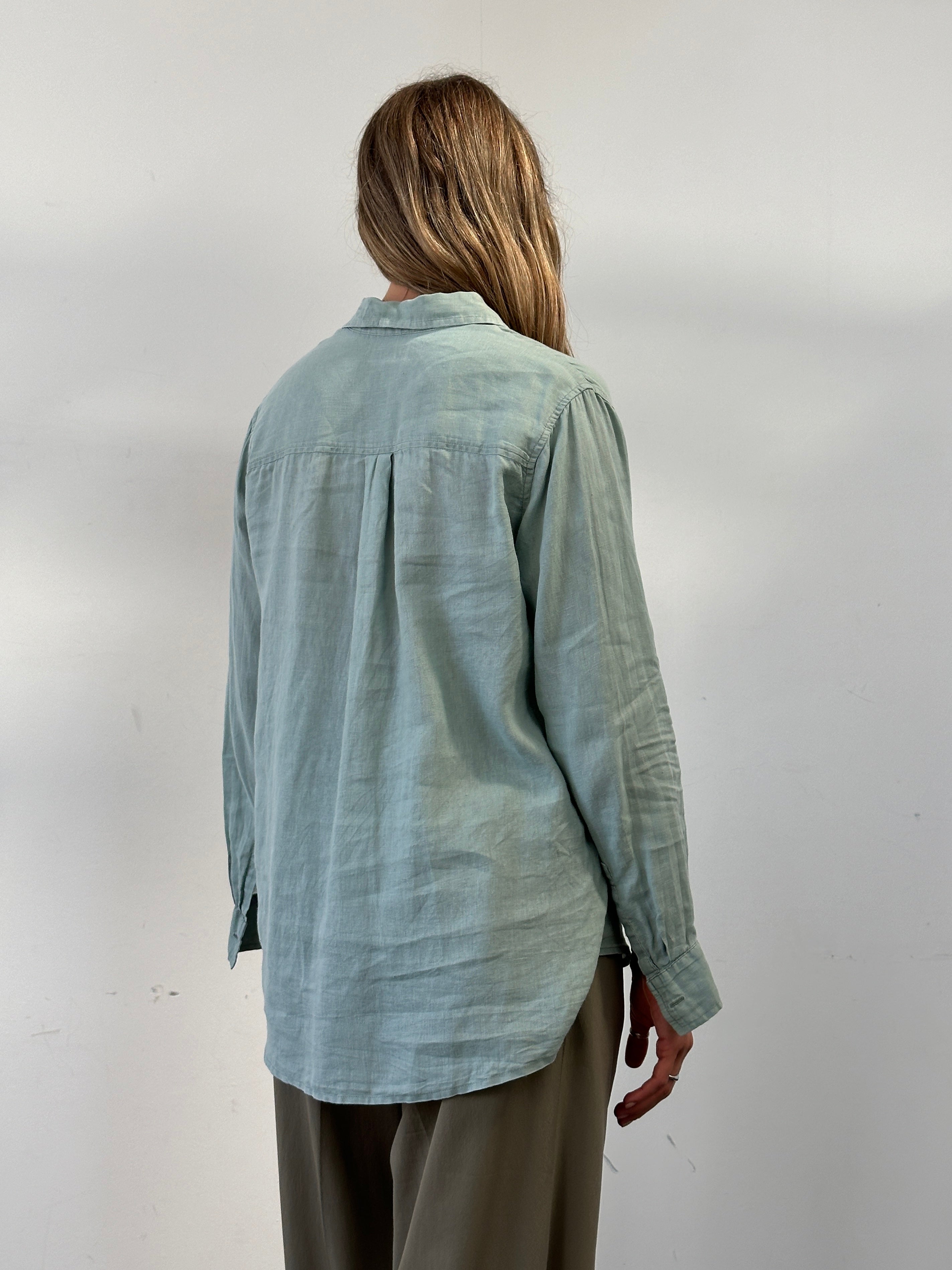 GAP relaxed pure linen shirt in size L, light and breathable fabric, white color, displayed on a hanger.