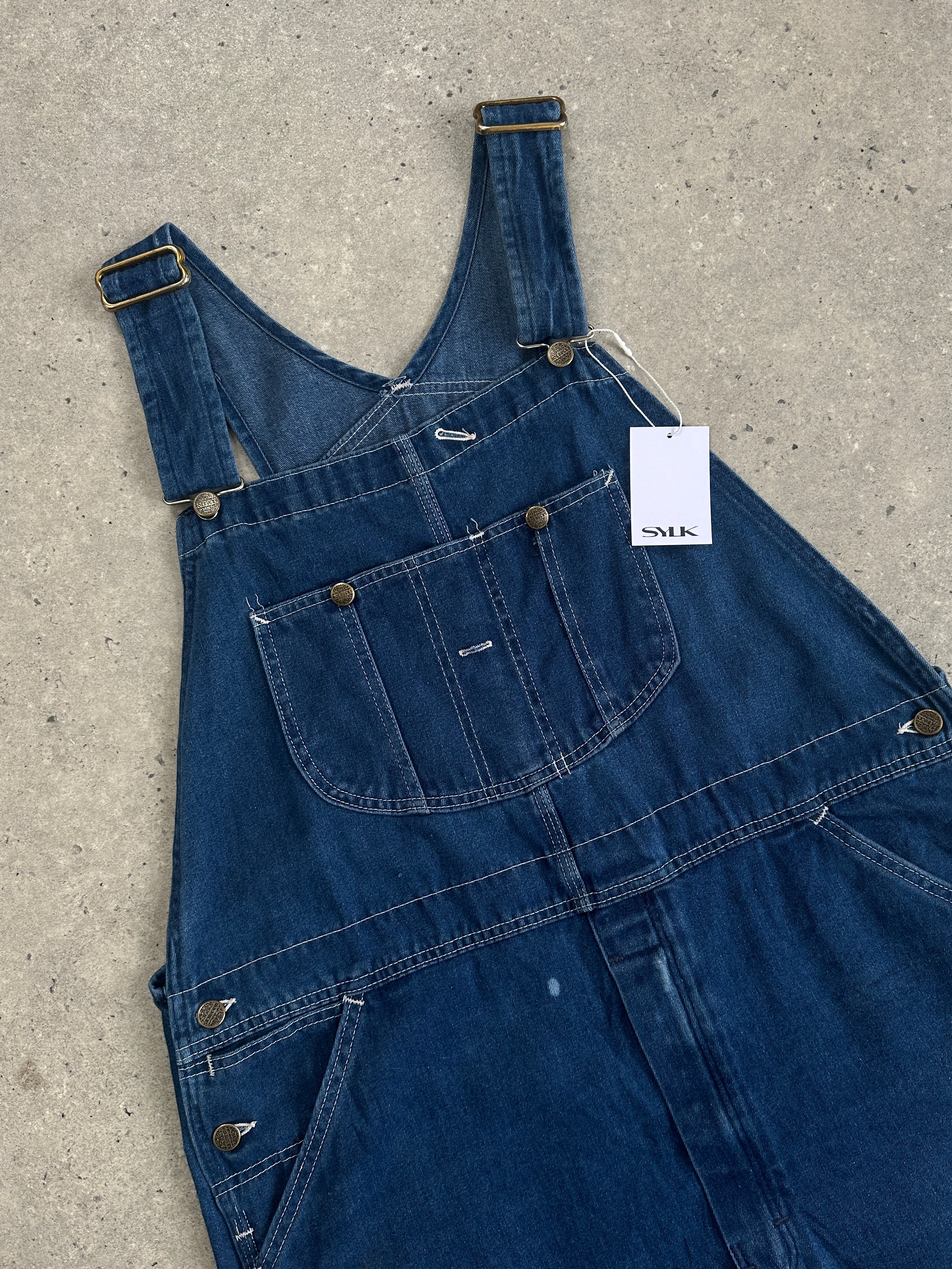 Vintage Roebucks contrast stitch mid wash denim dungarees in XL, featuring classic denim fabric and adjustable shoulder straps.