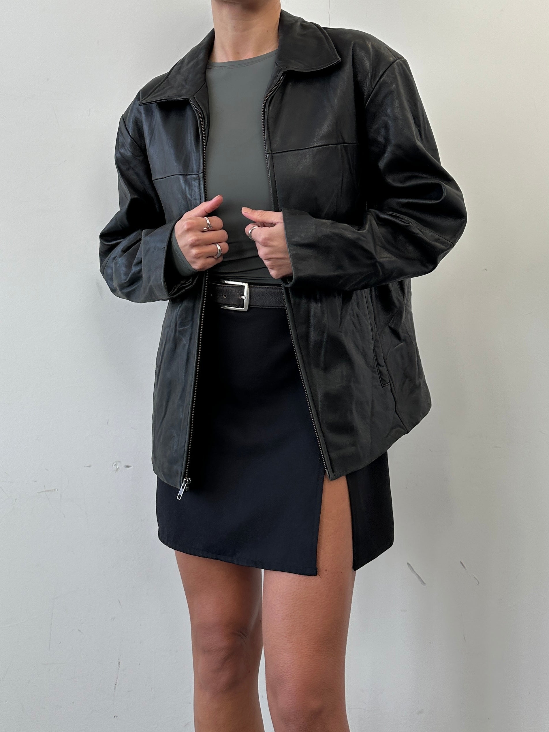 Vintage minimal leather jacket in size M/L, featuring a classic design with sleek leather and minimal detailing.