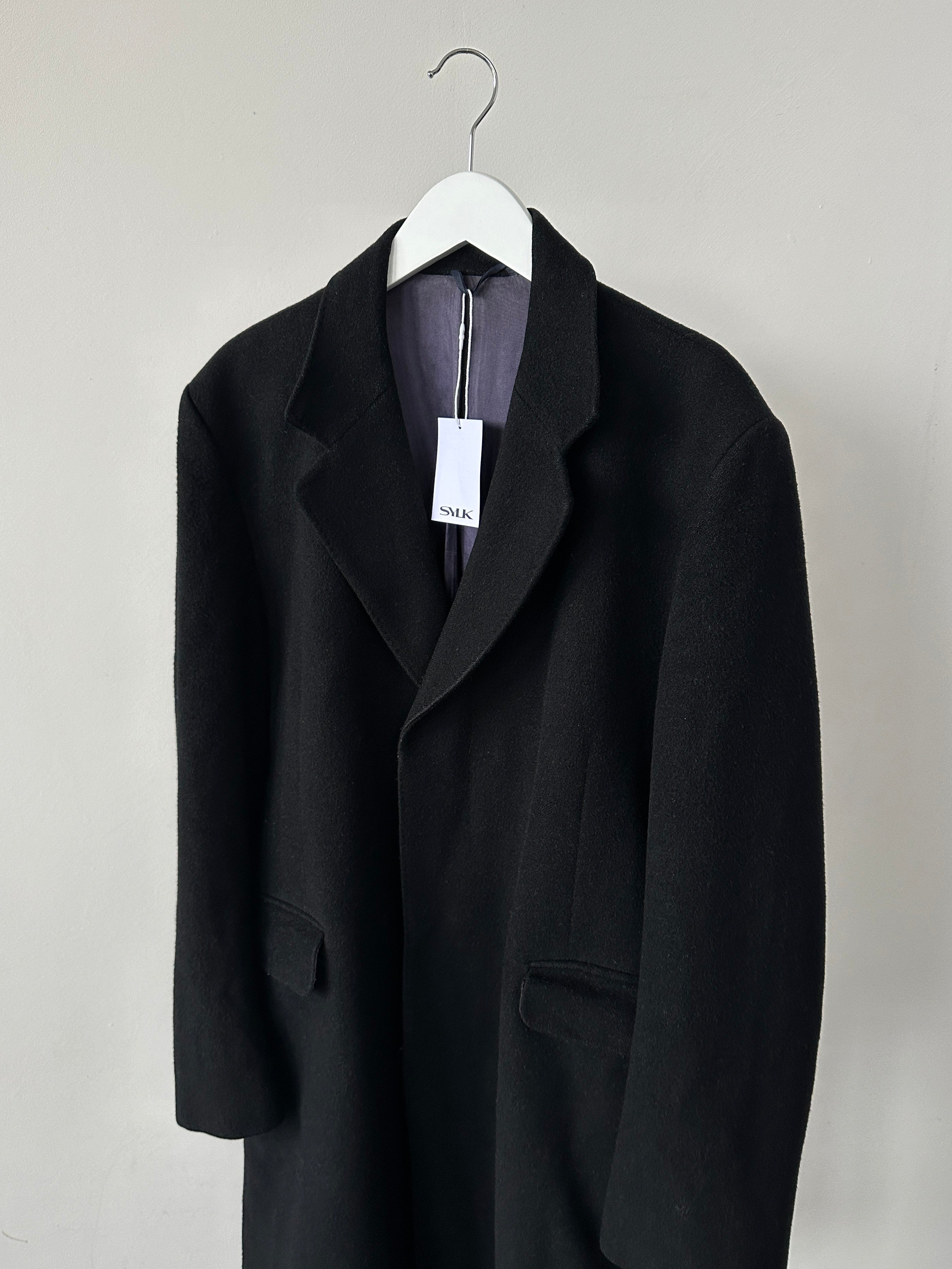 Vintage pure cashmere coat with concealed placket, single-breasted design, size L, showcasing soft, luxurious fabric and classic style.
