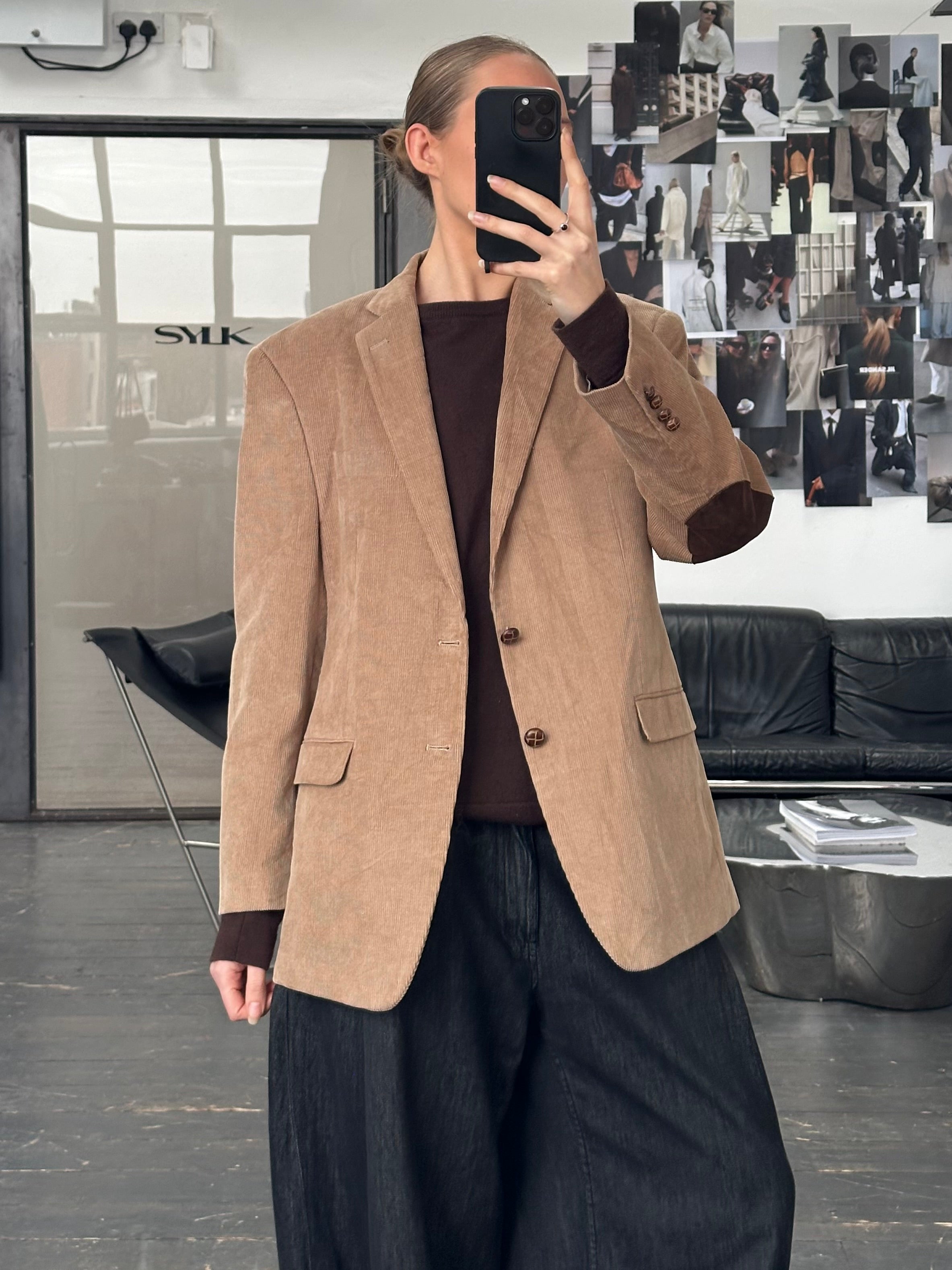 Chaps 2000s corduroy blazer in tan with single-breasted design and notched lapel, size 40R/L, displayed on a hanger.