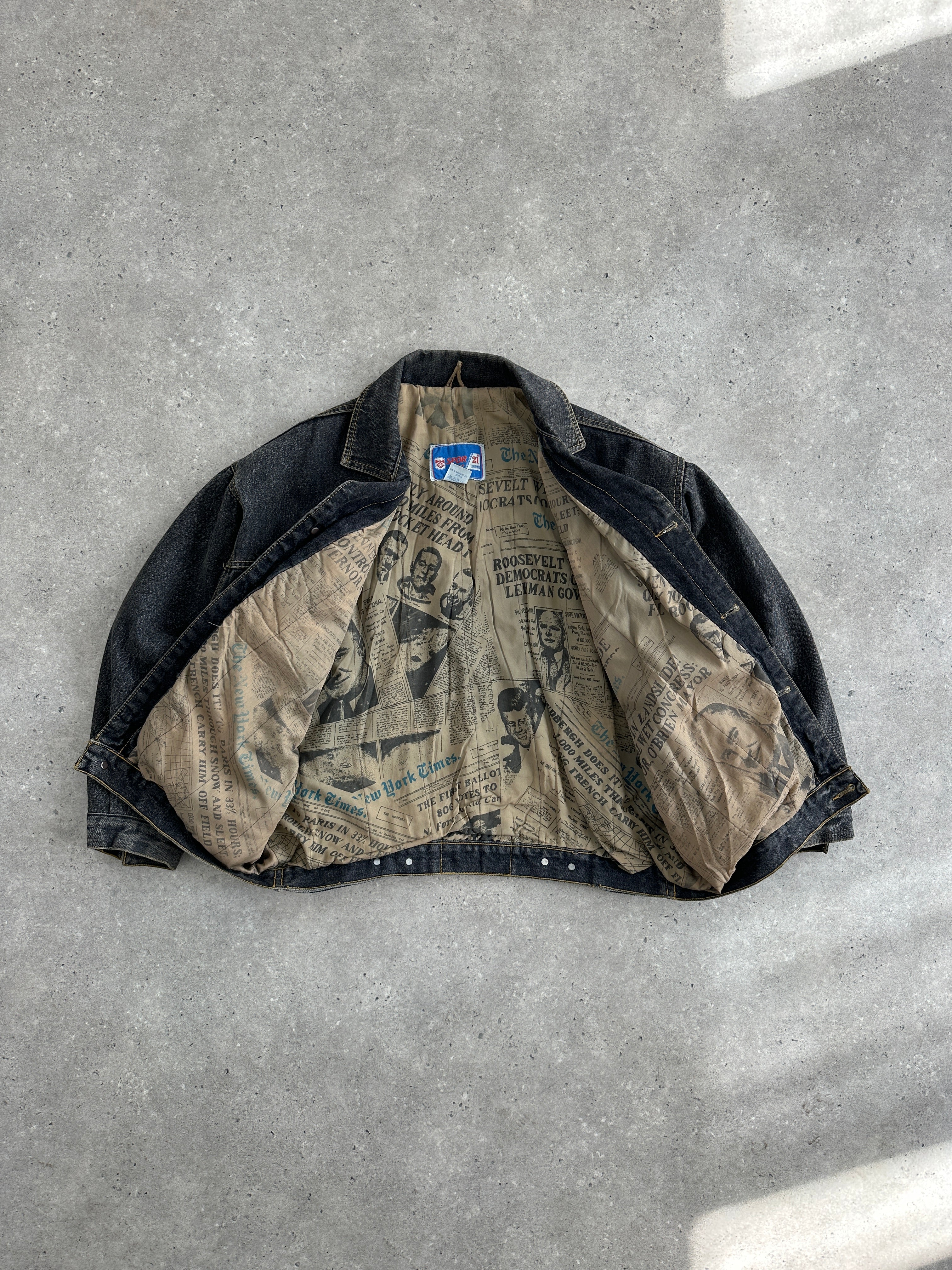 Vintage 1990s boxy denim jacket, size M, classic blue wash with front pockets and button closure, stylish retro outerwear.