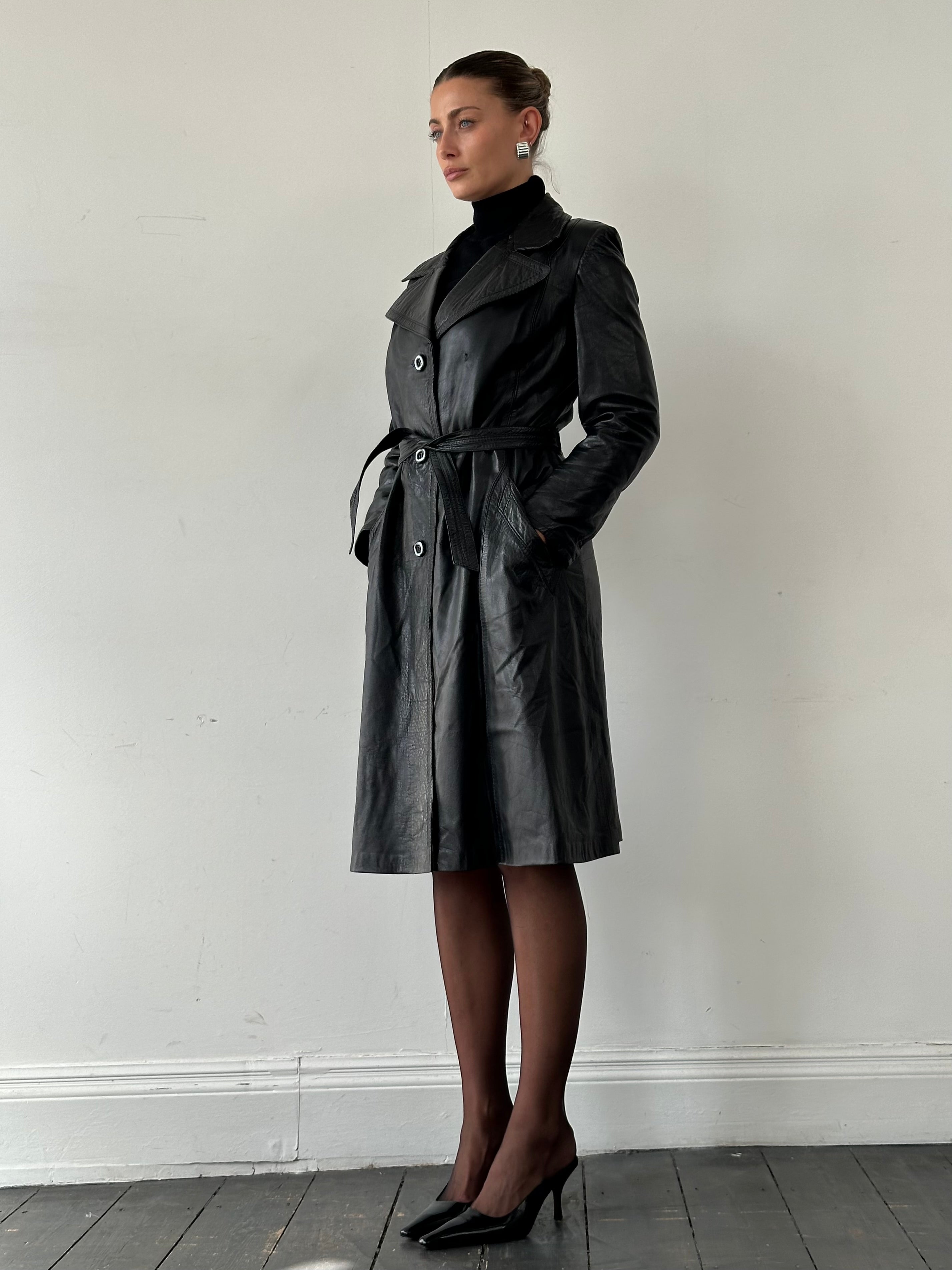 Vintage Italian leather trench coat with belted design, classic style, in size M, showcasing the luxurious vintage leather material.