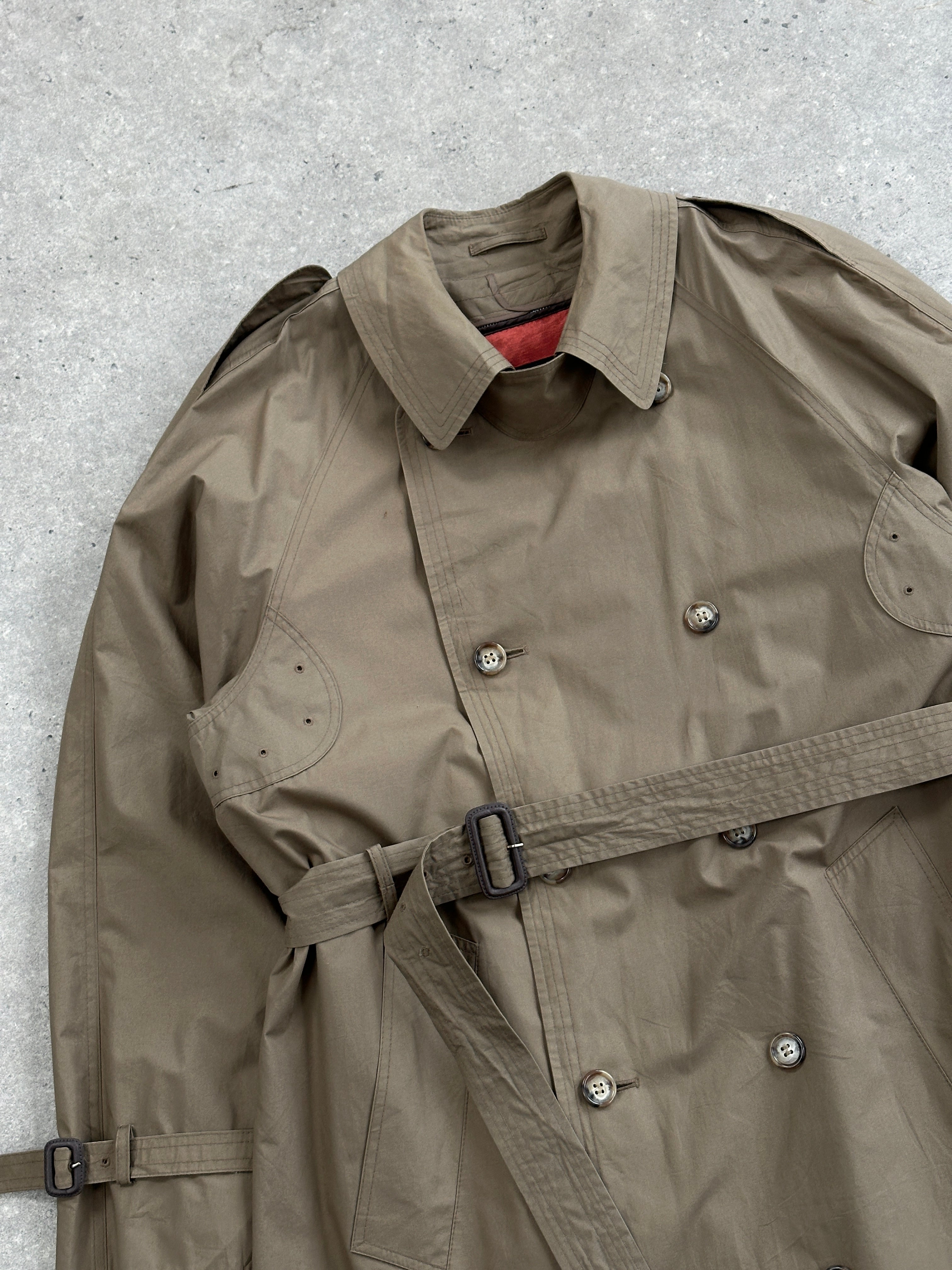 London Fog 1990s high neck double-breasted belted trench coat in XL, showcasing classic beige fabric and stylish design.