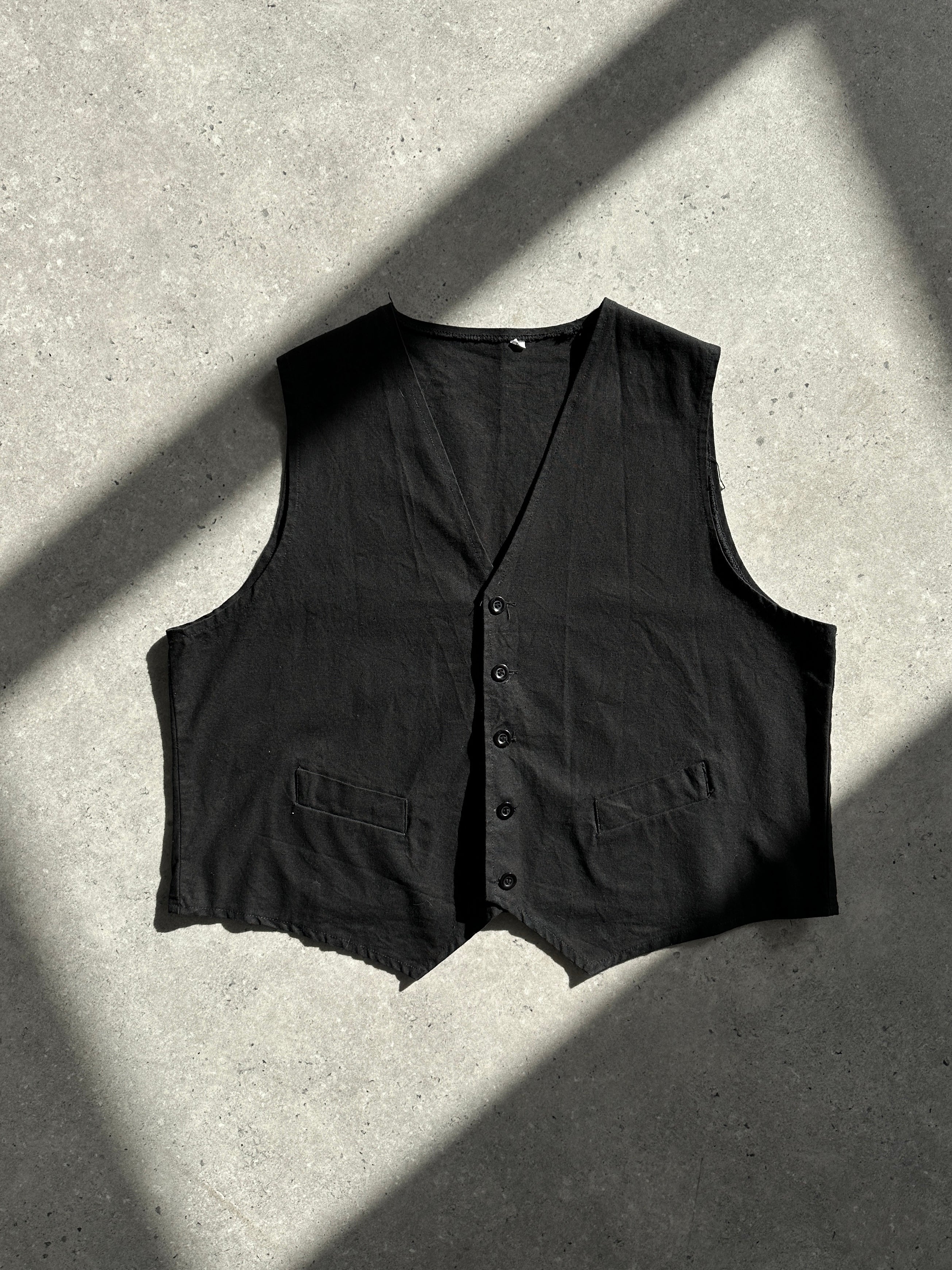 Vintage brand vintage cotton waistcoat coat in XL size, featuring classic design and textured fabric on display.