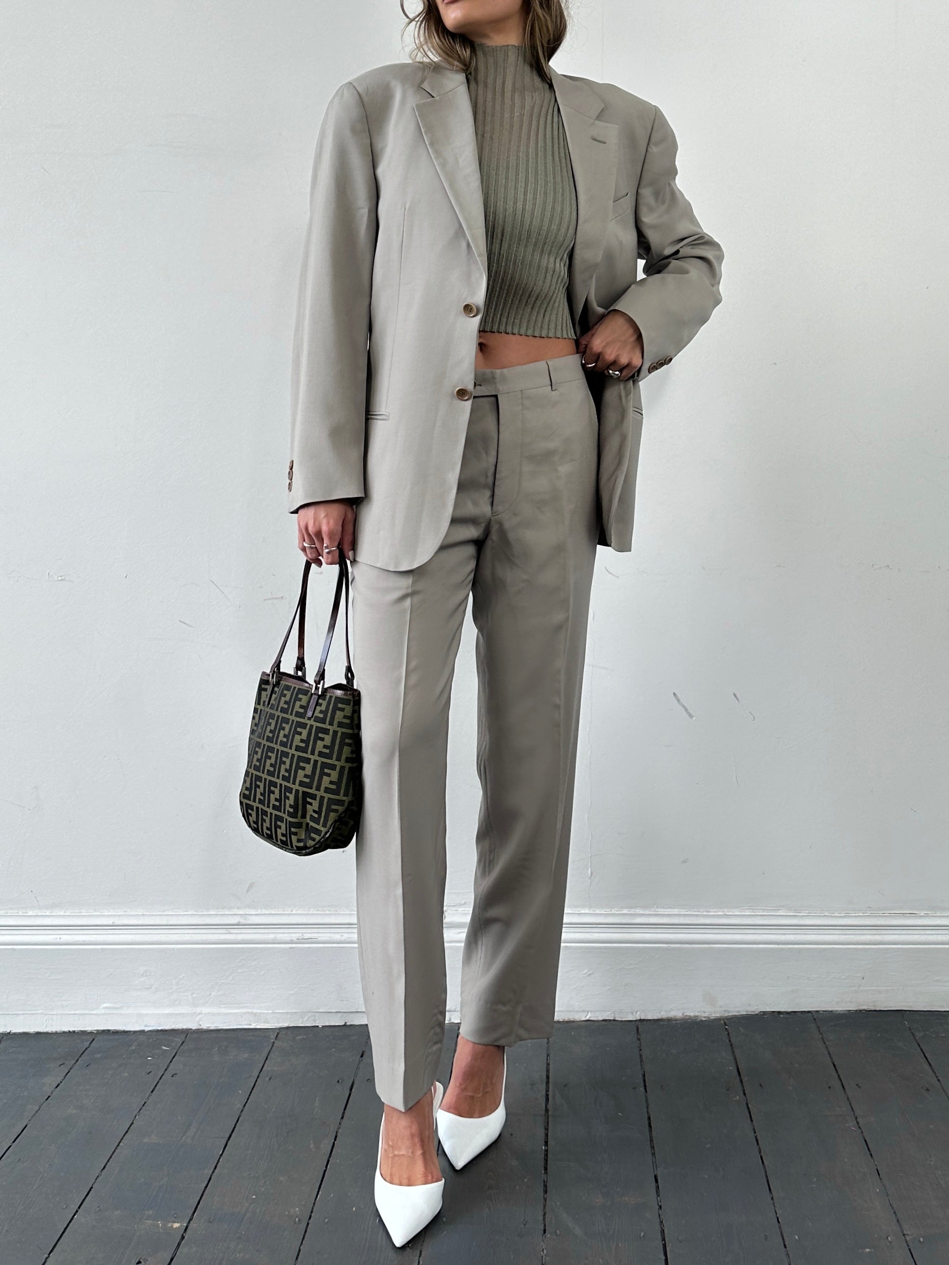 Armani Collezioni pure wool single-breasted jumpsuit in size 40R/W30, tailored fit with classic lapel and sleek design.