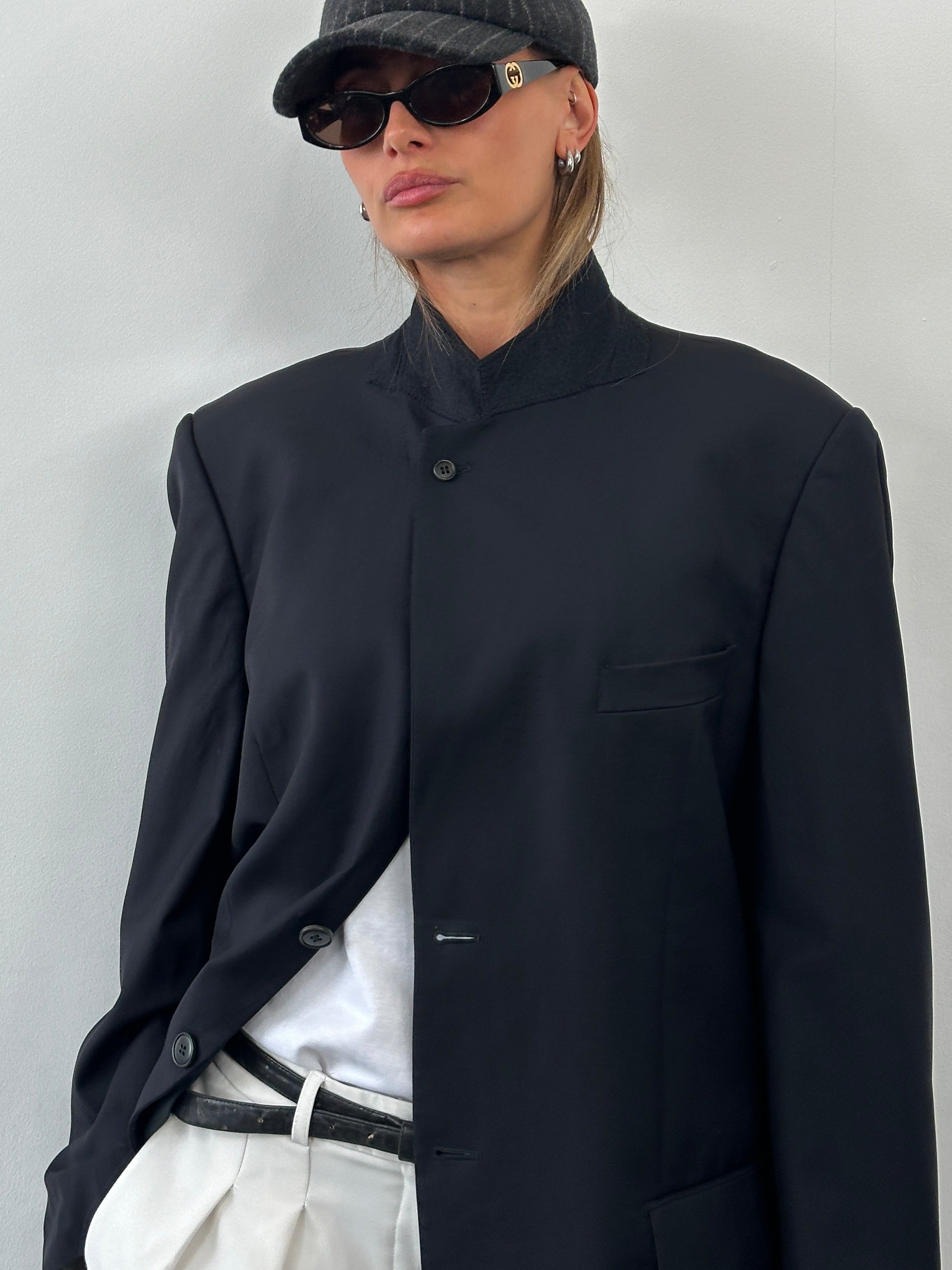 Loro Piana Su Misura 2000s pure wool single breasted blazer with high neck in size 42R/XL, shown in a classic tailored fit.