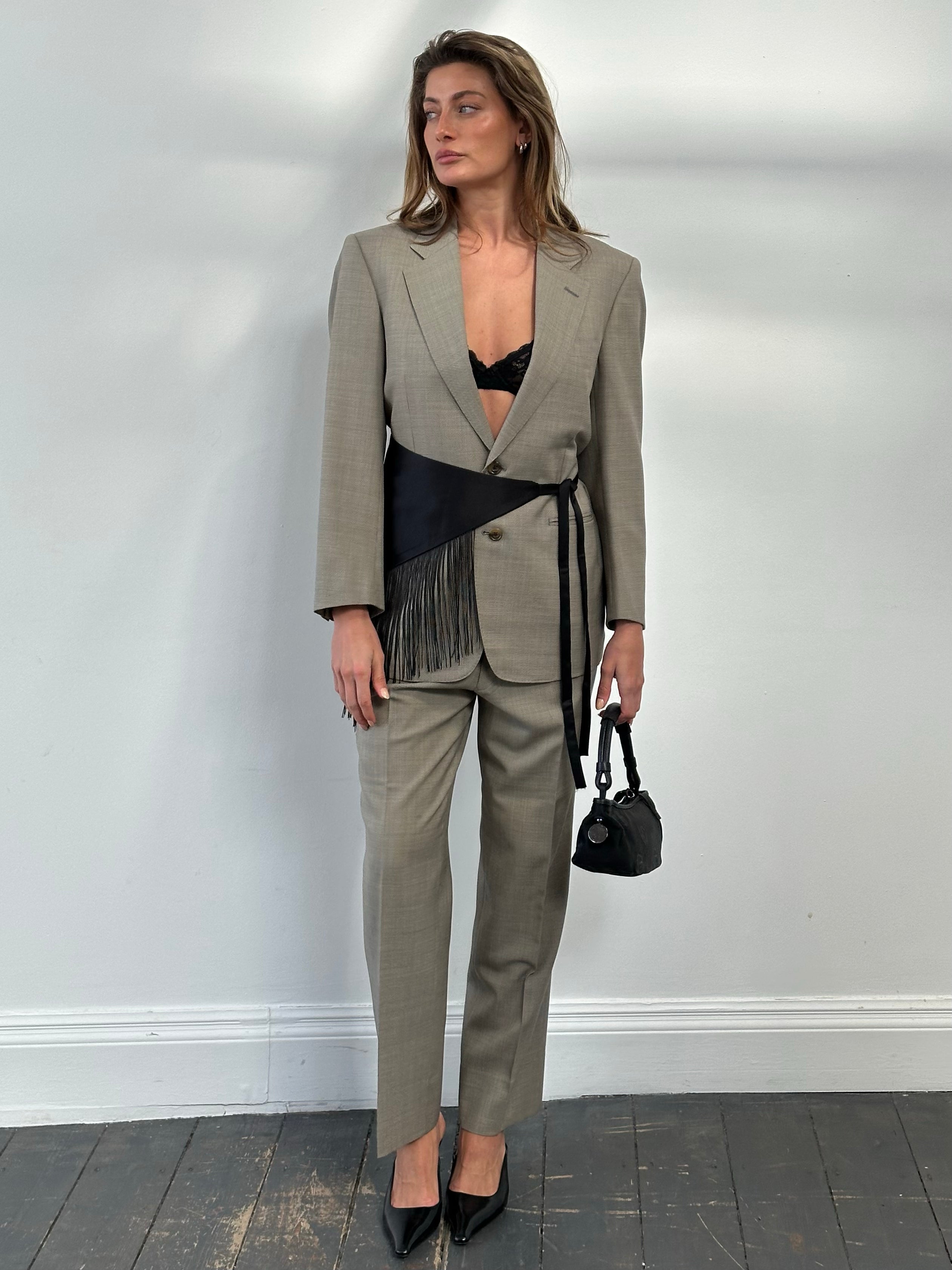 Burberry 1990s pure wool single-breasted suit for men or women, featuring classic tailored design and neutral color.