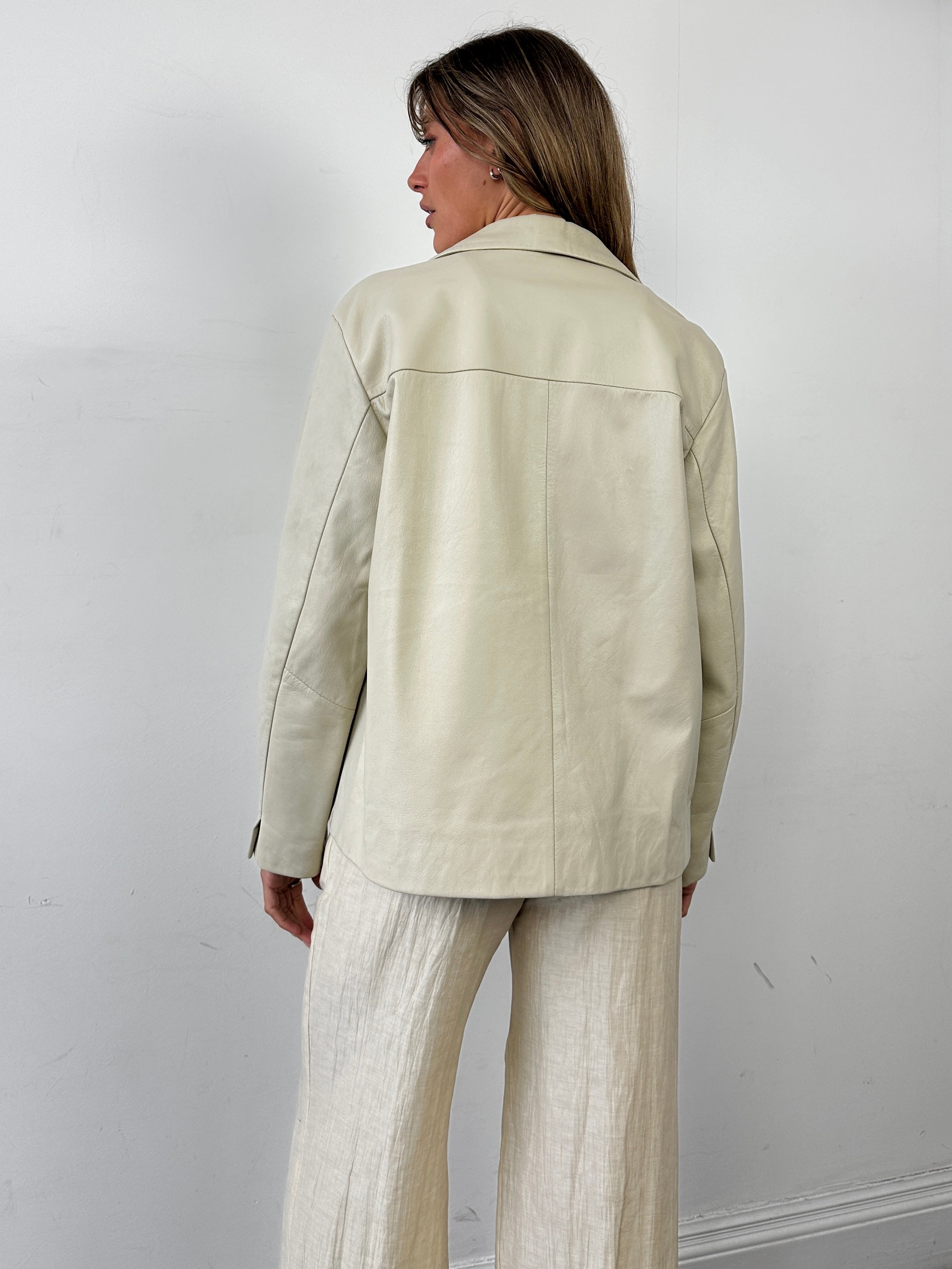Vintage Italian vintage smooth leather jacket, size M, featuring classic design and high-quality leather material.