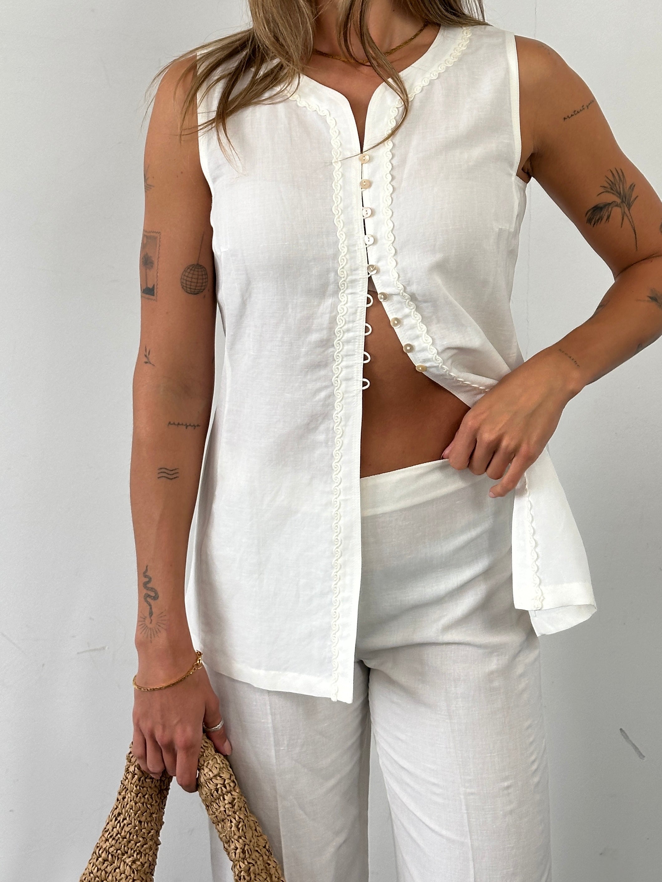 Marella linen embroidery waistcoat and trousers two-piece set, M/W28, with detailed embroidery on light-colored fabric.