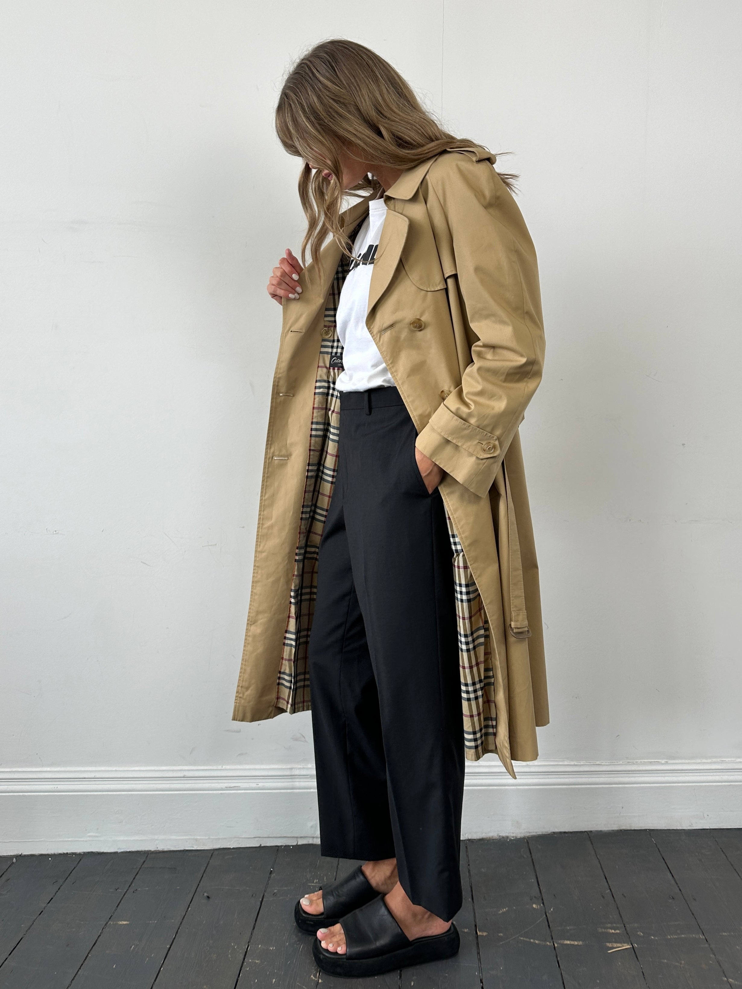 Vintage cotton double-breasted belted trench coat in size L, featuring classic design and timeless styling.