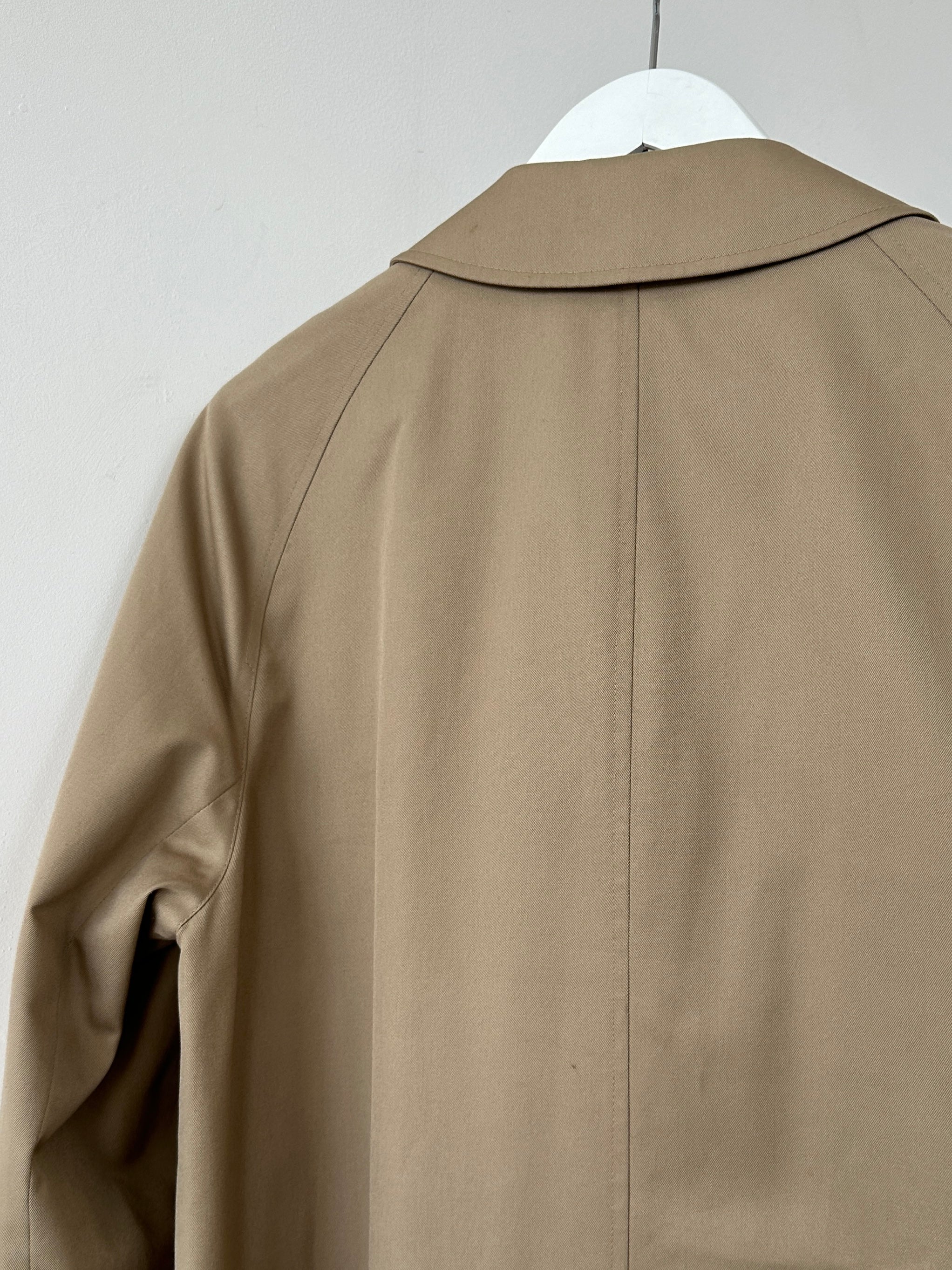 Aquascutum cotton trench coat with concealed placket in XL size, featuring classic design and durable fabric.