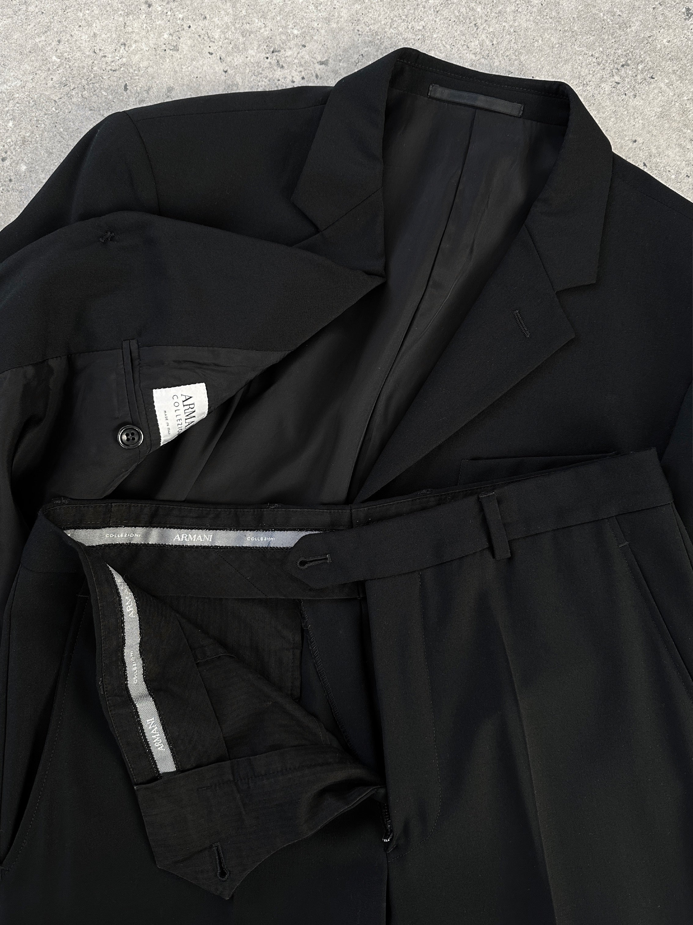 Armani Collezioni pure wool single-breasted suit in size 38R/W30, featuring a tailored fit and classic design.