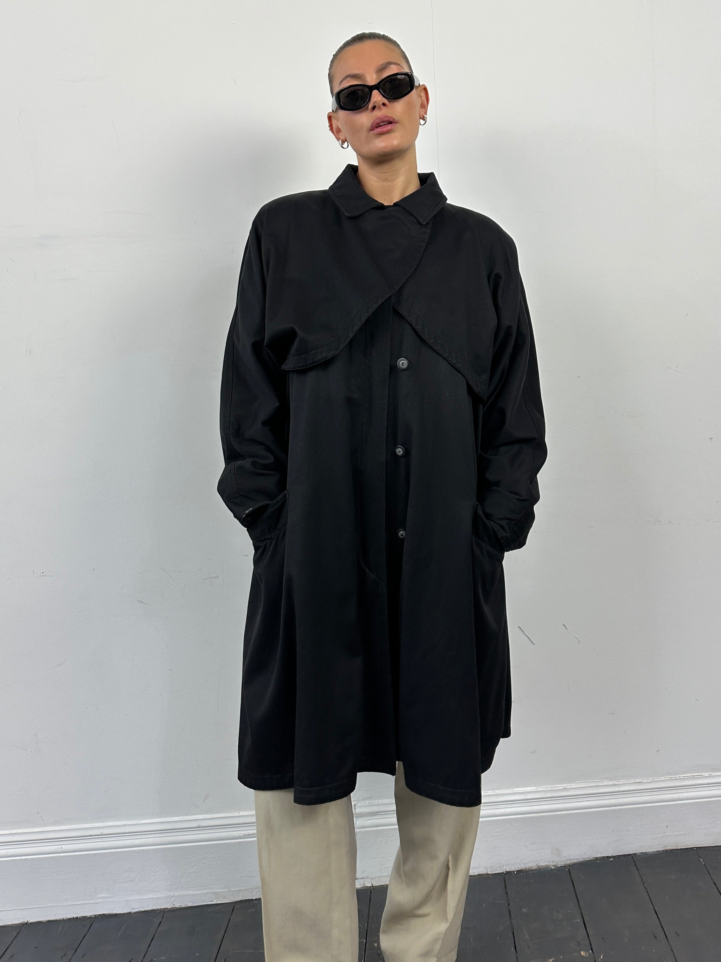 Vintage Italian vintage pure cotton trench coat in XL, showcasing classic design and timeless style.