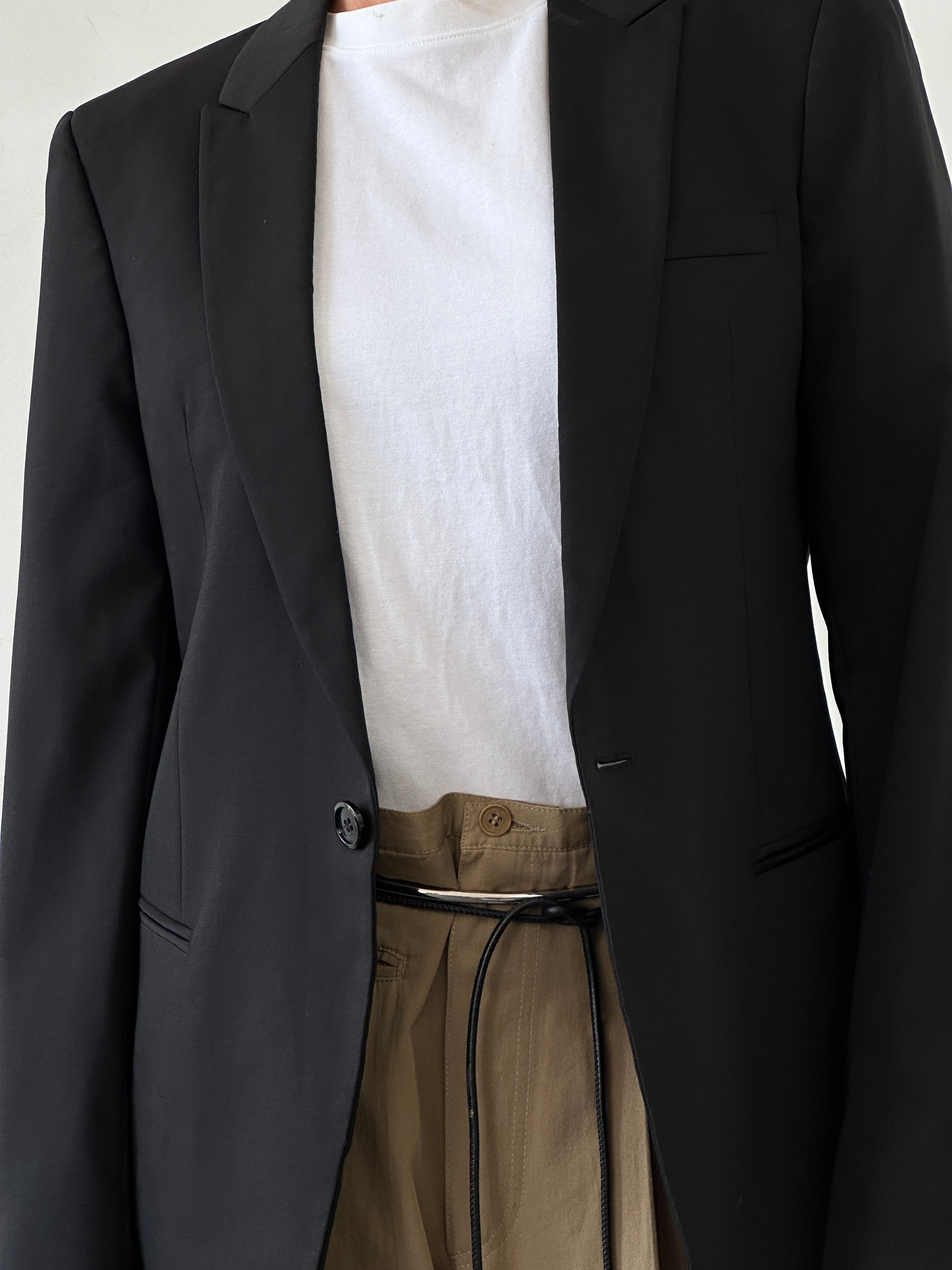 Emporio Armani virgin wool single-breasted blazer in size 38R/M, tailored fit with notch lapel and classic style.