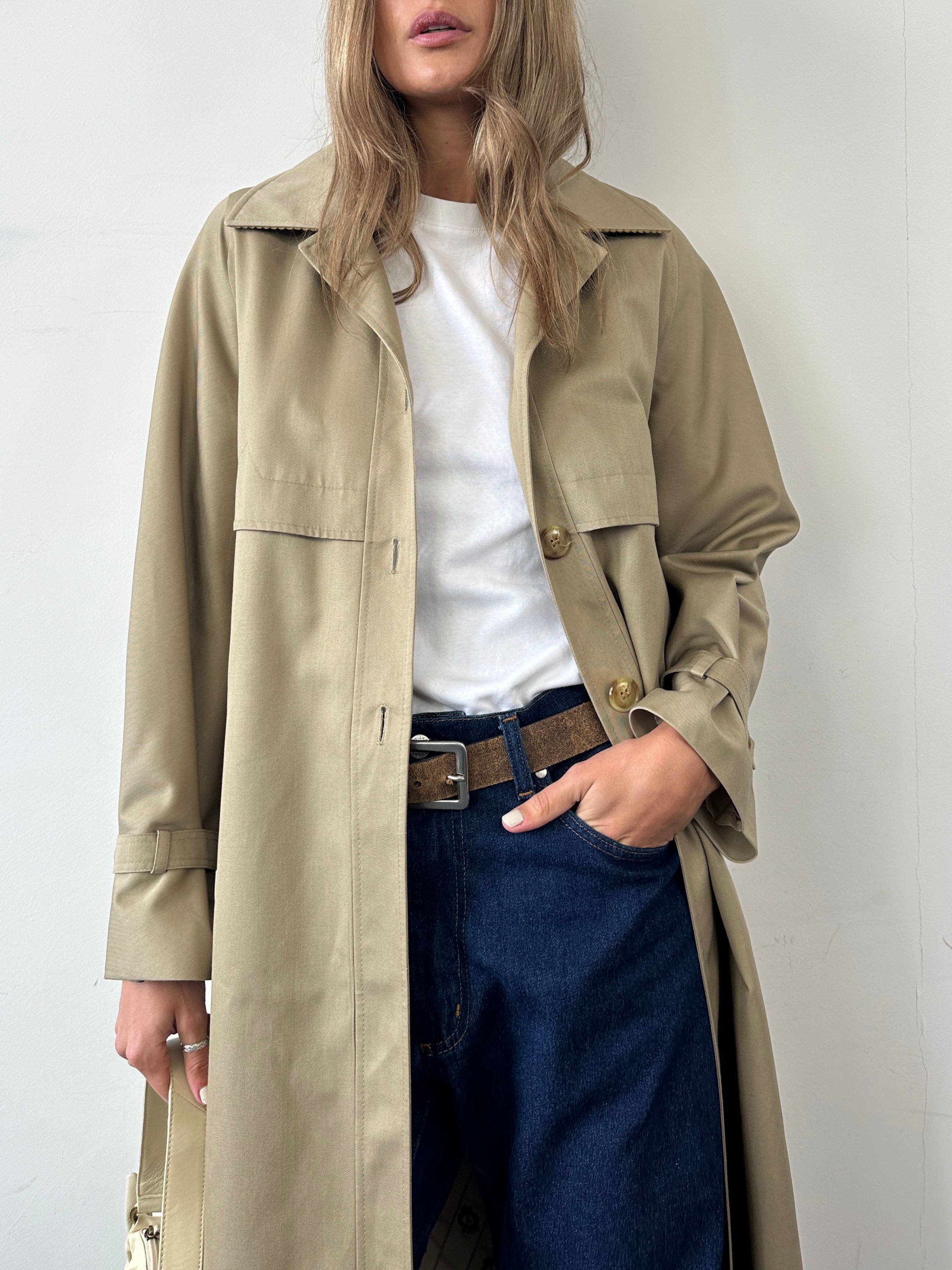 Vintage single-breasted trench coat in size S, stylish classic design with belt and button details, made by Vintage brand.