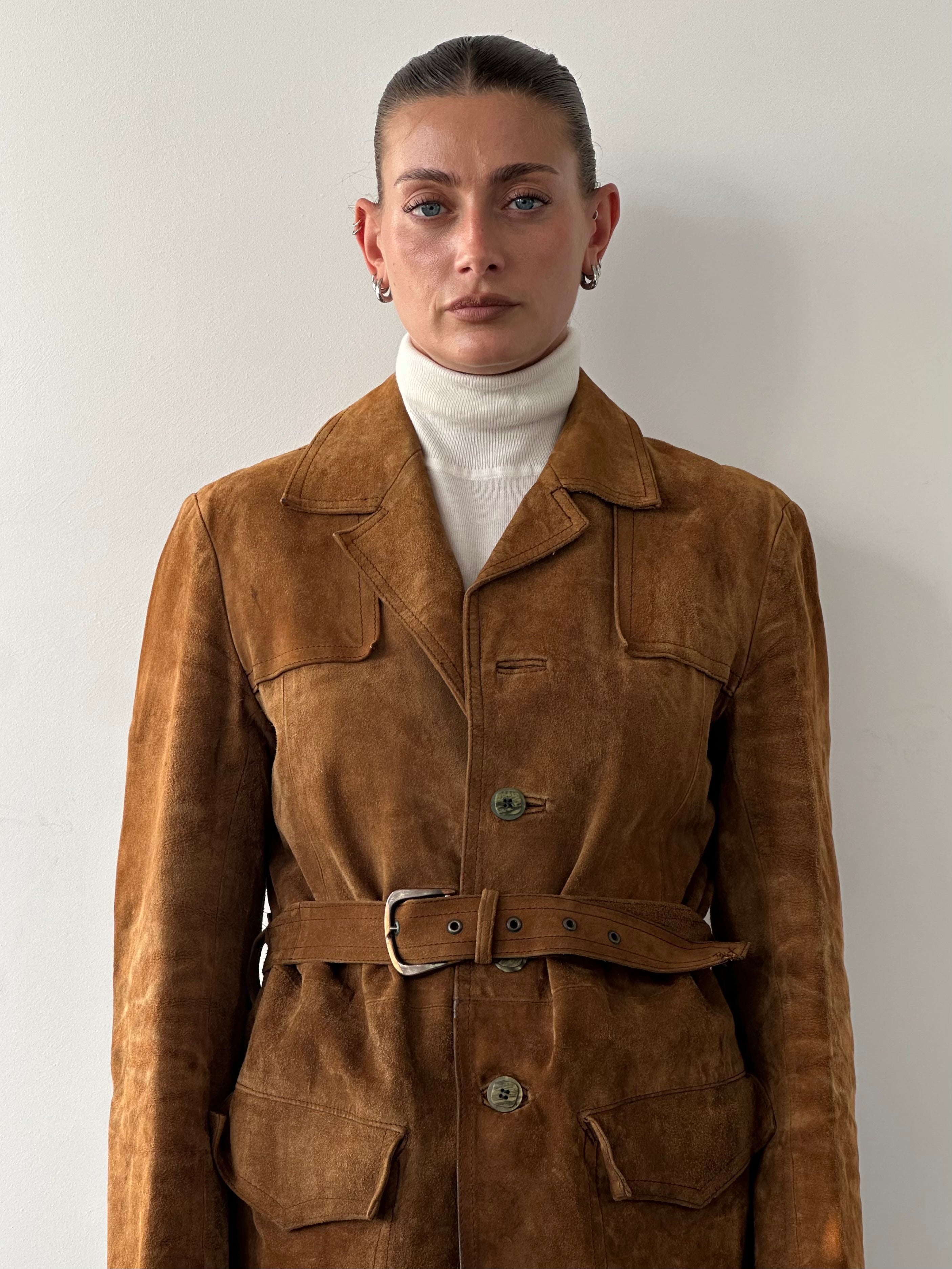 Vintage leather jacket with suede belt, casual M/L size, stylish vintage outerwear featuring classic design and textured material.