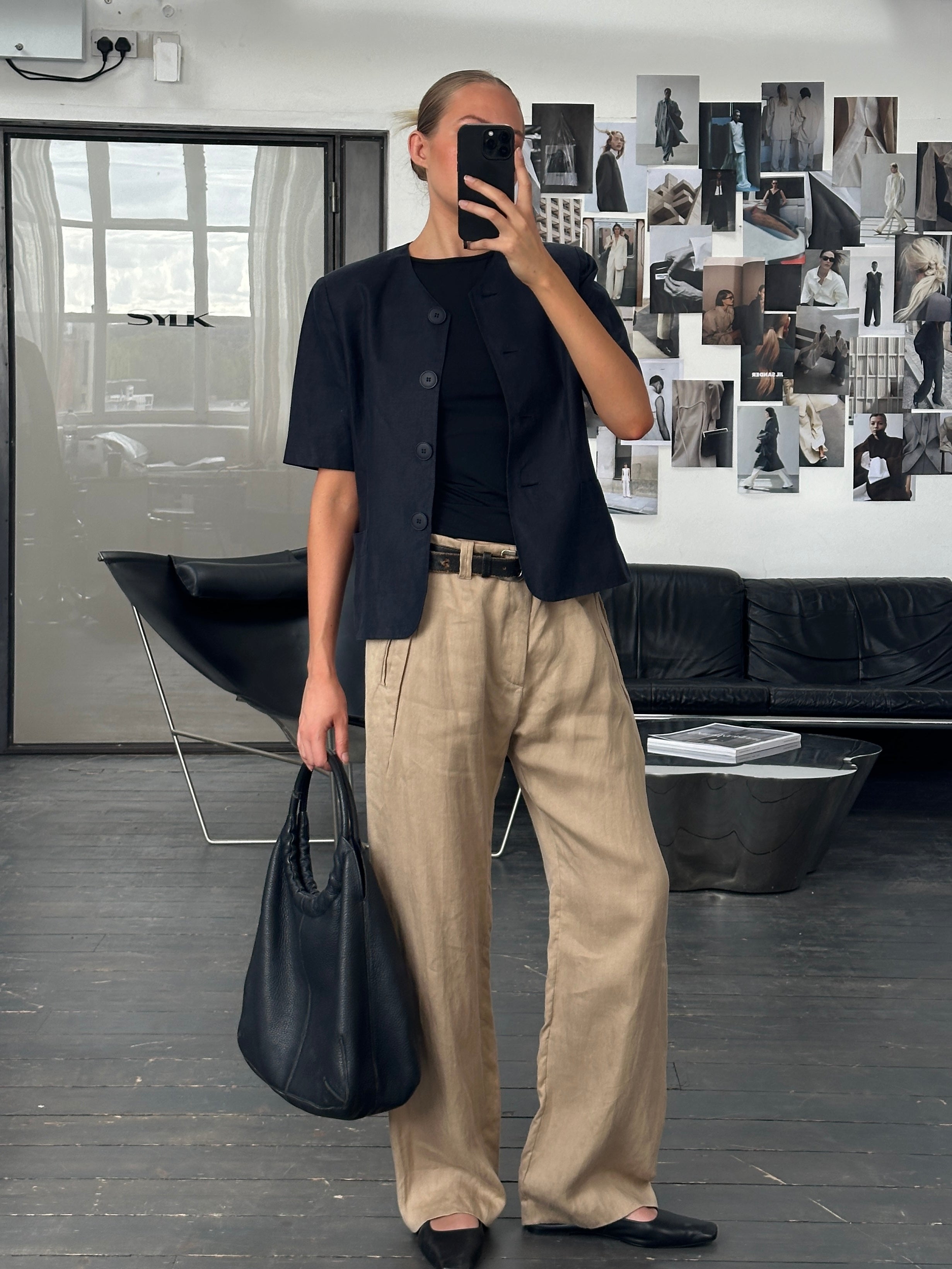 Luisa Spagnoli 1990s pure linen short sleeve tailored blazer in neutral color, displayed on a mannequin.