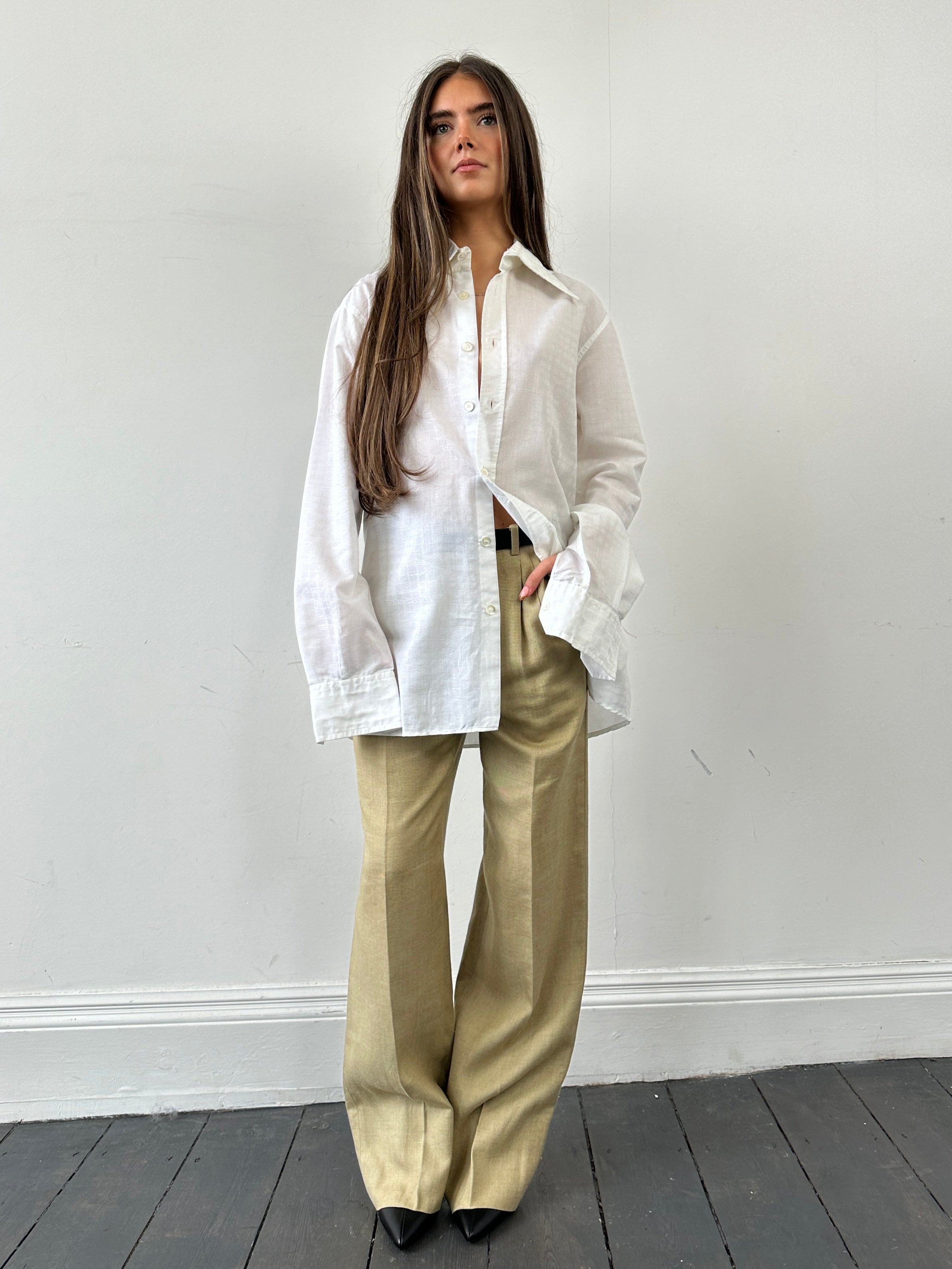 Vintage Italian cotton dagger collar shirt in S/M with a classic design, featuring a button-up front and vintage-inspired details.